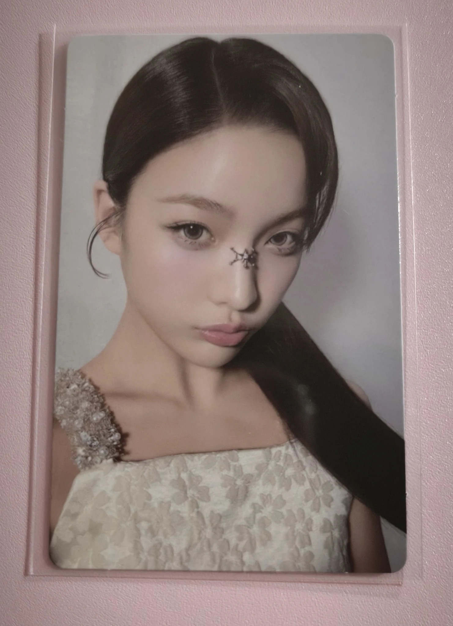 ILLIT Iroha ILLIT - Iroha - bomb Album weverse shop global (wvg) pre-order benefit (pob) standard version listing photo 1