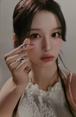 NMIXX Sullyoon NMIXX - Sullyoon - 2025 Seasons Greetings - Fairy Girls Other season's greetings photocard set listing photo 1