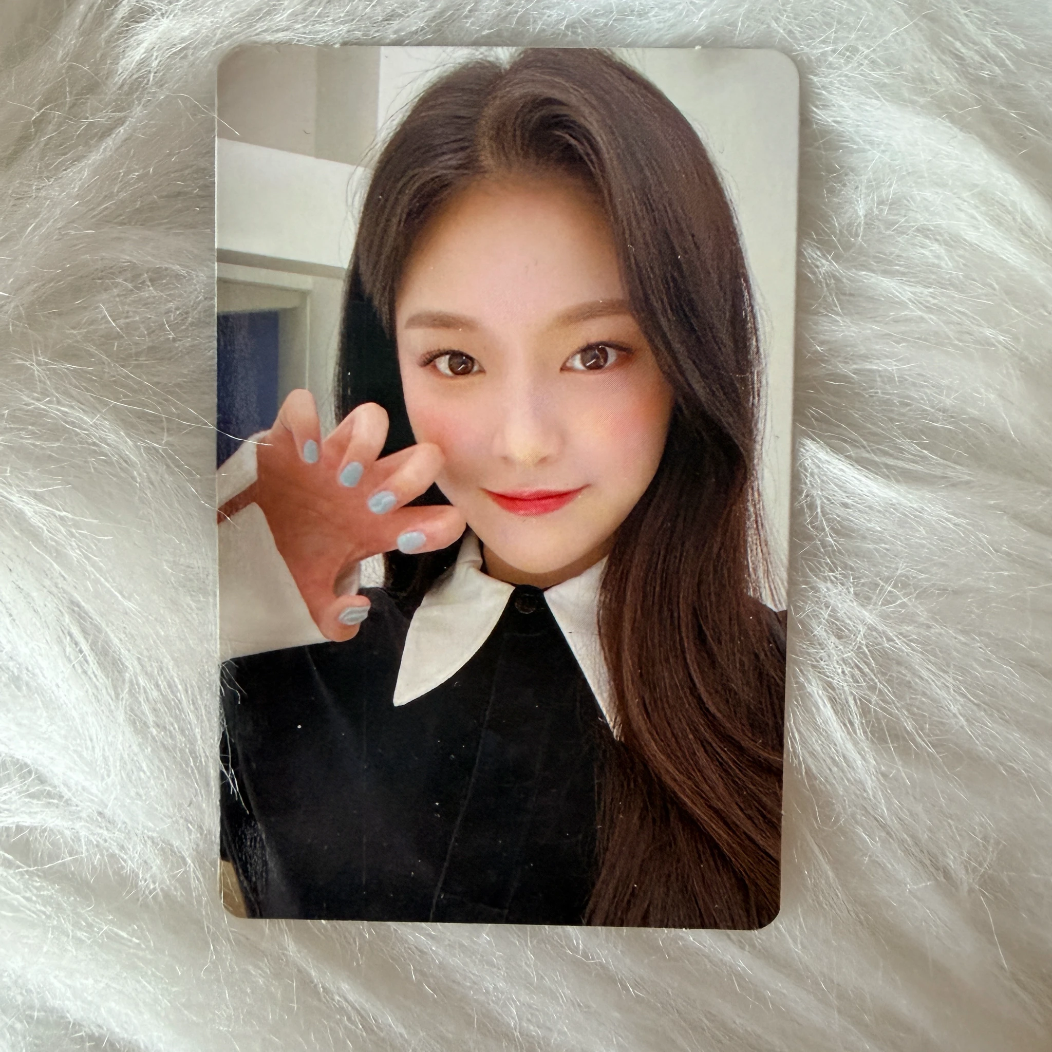 LOONA HyunJin LOONA - HyunJin - LOONA 2nd On-Wave Concert: LOONATHEWORLD : & Event photocard set merch photocard listing photo 1