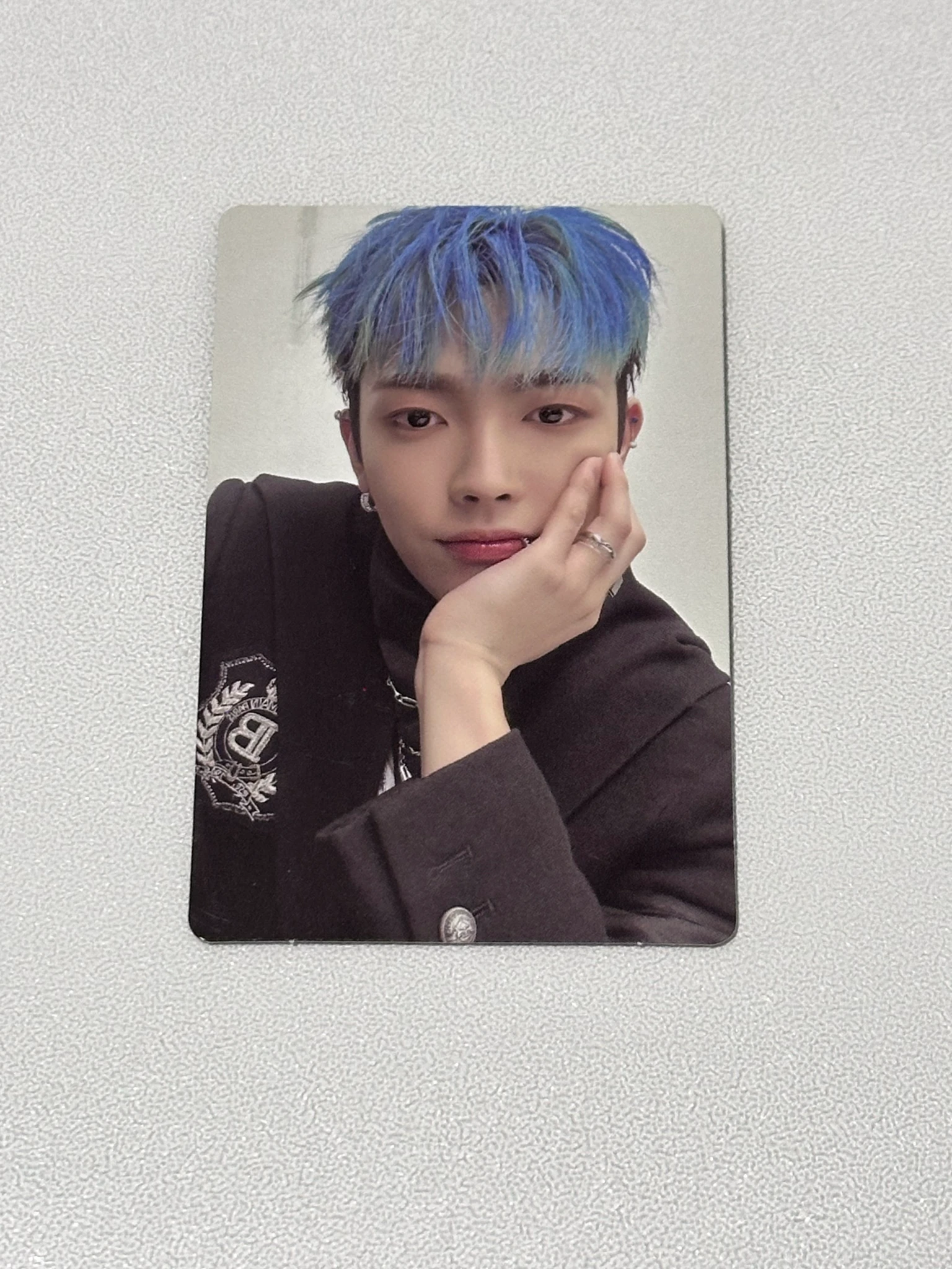 ATEEZ Hongjoong ATEEZ - Hongjoong - THE WORLD EP.2 : OUTLAW Album USA exclusive album photocard listing photo 1