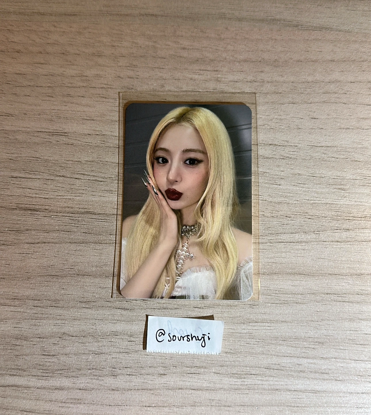 LE SSERAFIM Huh Yunjin LE SSERAFIM - Huh Yunjin - PUREFLOW pt.1 Album pop-up store ktown4u purchase benefit listing photo 1