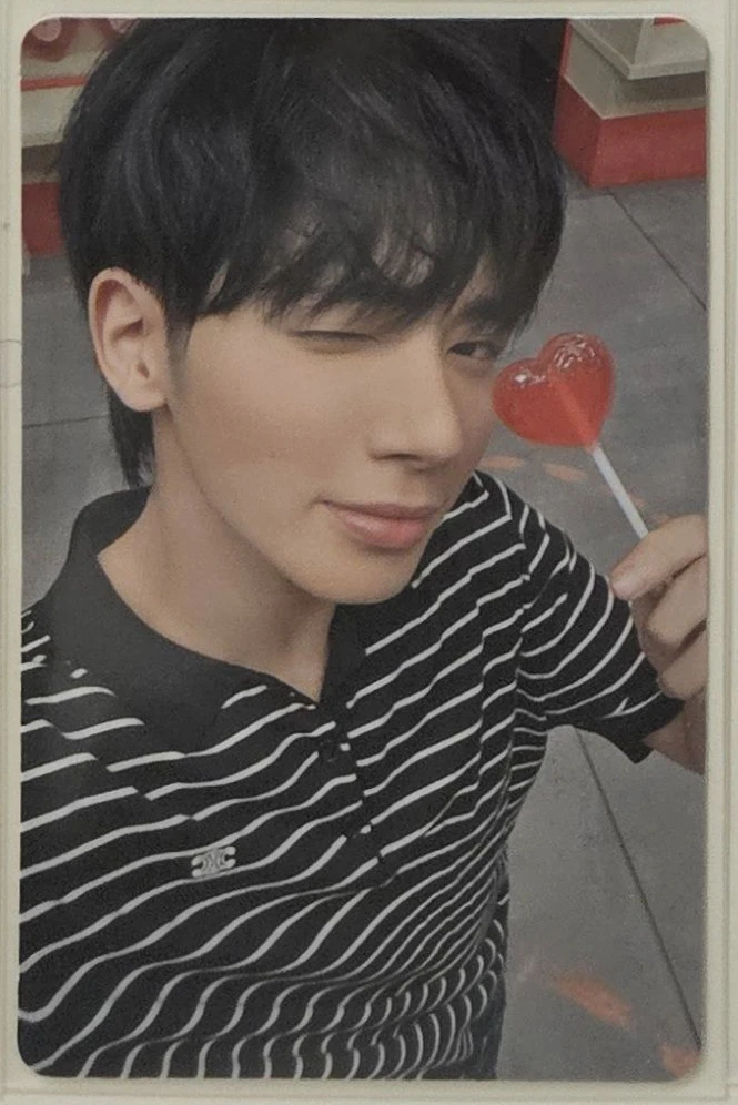 TOMORROW X TOGETHER Taehyun TOMORROW X TOGETHER - Taehyun - The Star Chapter: Sanctuary Album album photocard lover ver. listing photo 1