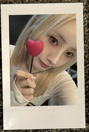 ARTMS HaSeul ARTMS - HaSeul - Hyper-Ego Album broadcast polaroid listing photo 1