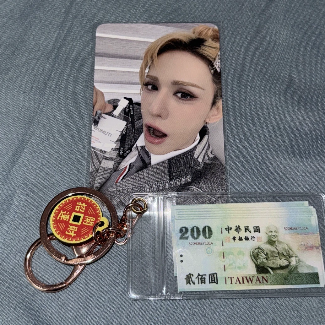 XLOV Wumuti XLOV - Wumuti - XLOV x EgoZgo - Welcome Kit Other merch photocard listing photo 1