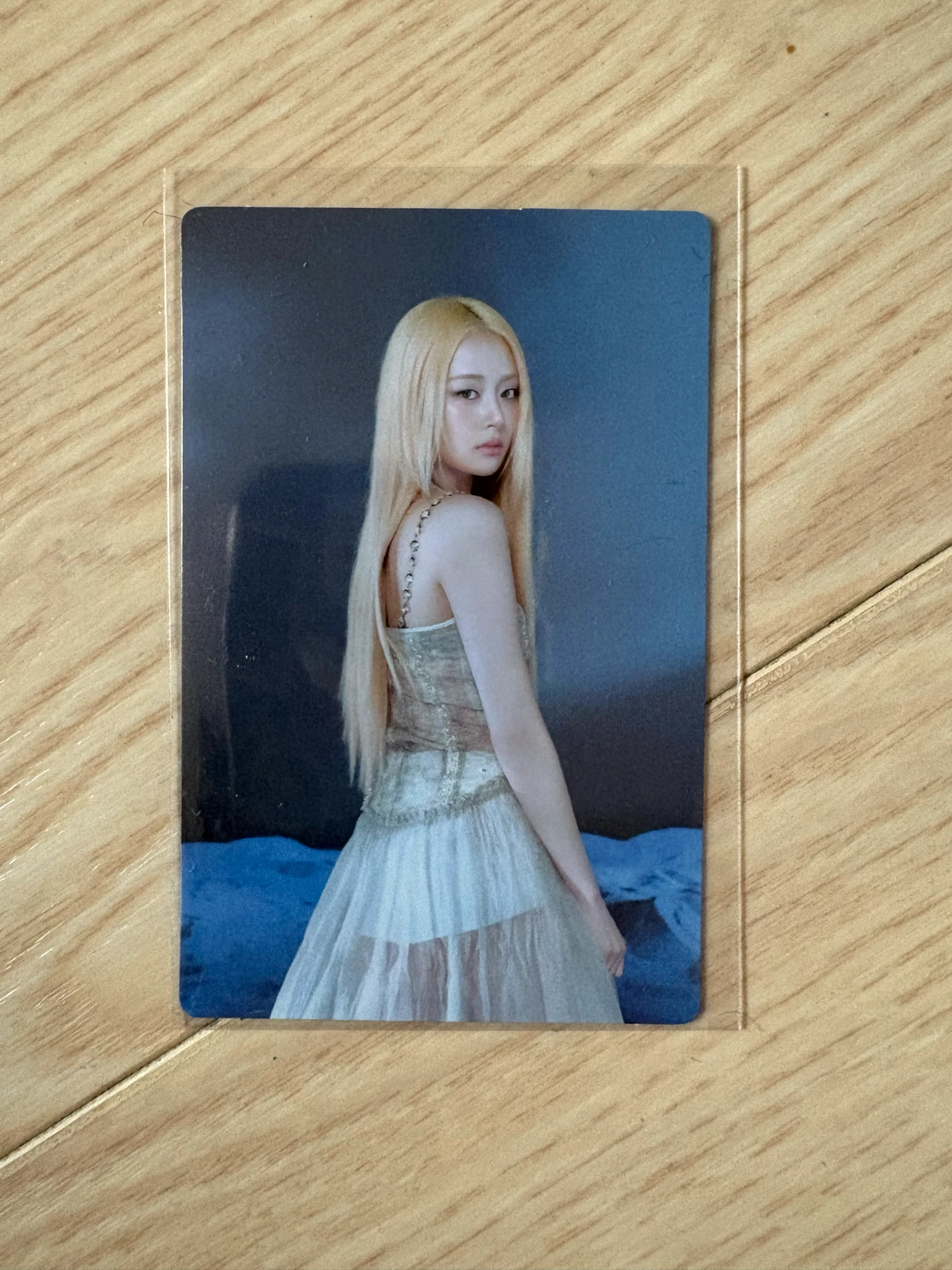 LE SSERAFIM Huh Yunjin LE SSERAFIM - Huh Yunjin - Pureflow Tour (2026) Event merch photocard trading card listing photo 1
