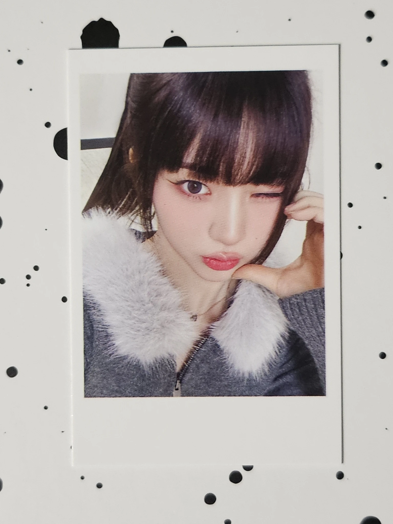 tripleS Yeonji tripleS - Yeonji - Beyond Beauty Album jump up fansign round 6 polaroid listing photo 1