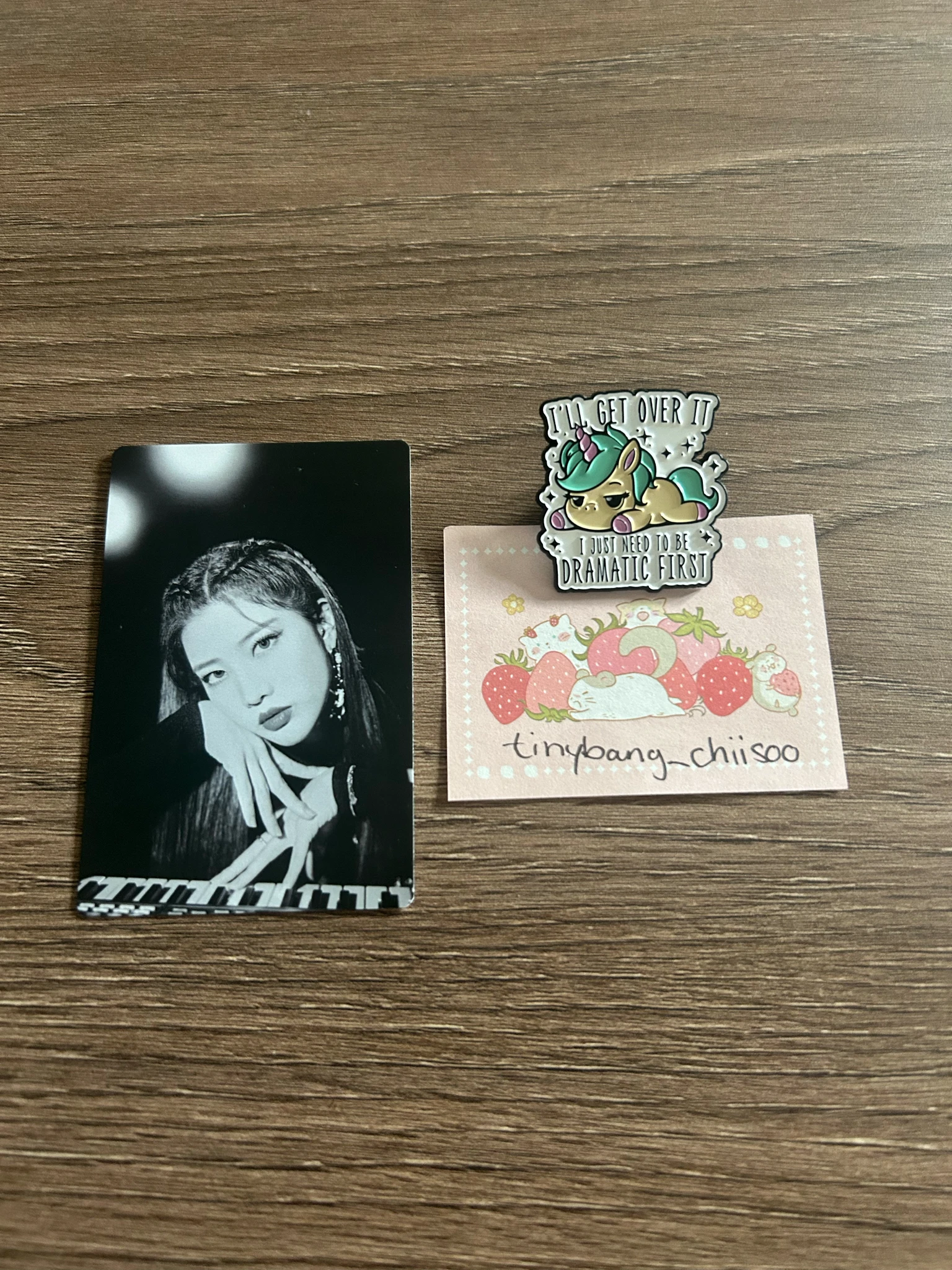 LOONA Kim Lip LOONA - Kim Lip - 2022 Season's Greetings Other season's greetings jpfc (japan fanclub) pob (pre-order benefit) postcard set listing photo 1