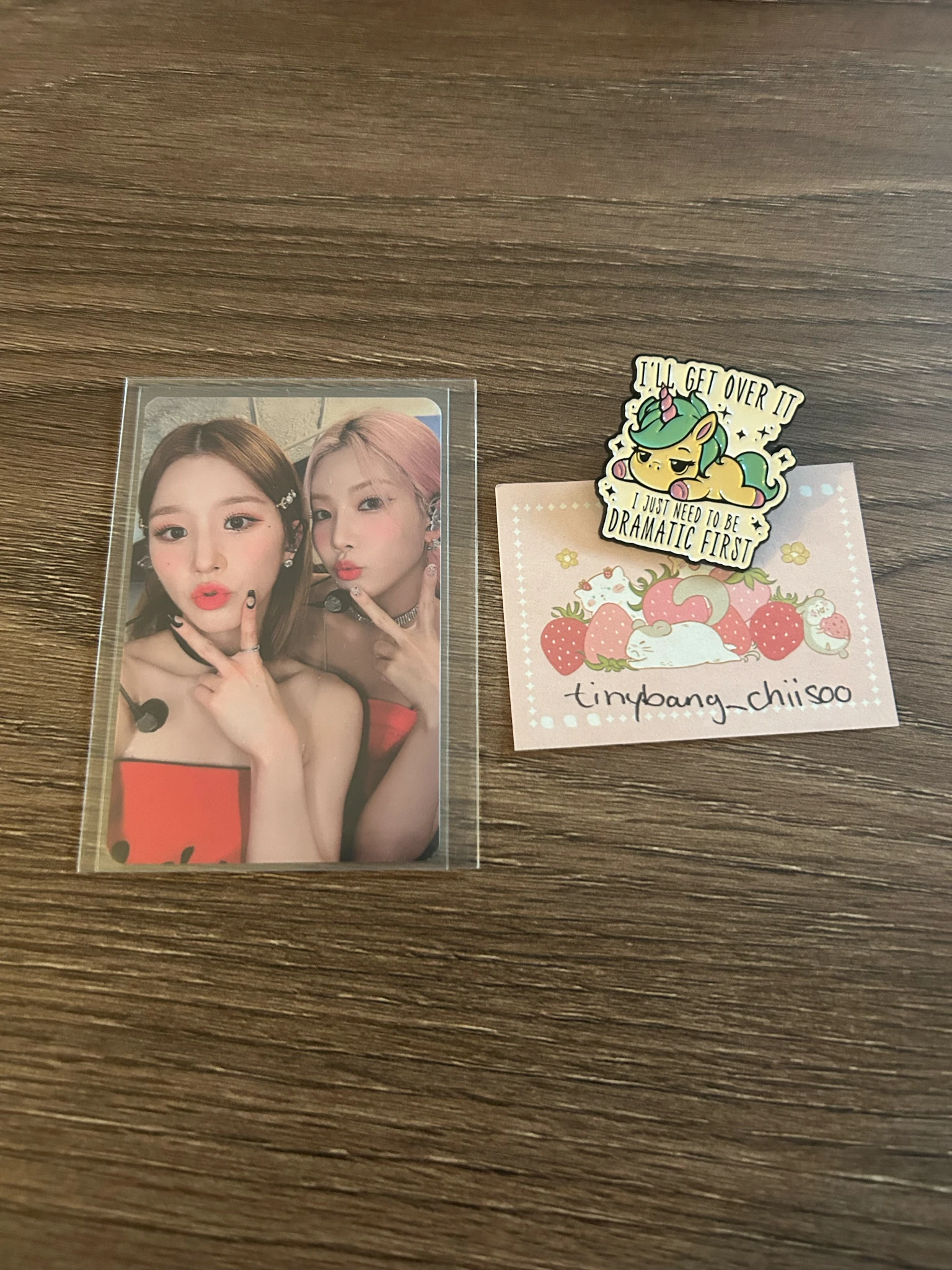 LOONA LOONA - HeeJin & Kim Lip - 2022 1st World Tour LOONATHEWORLD Event mymusictaste (mmt) trading card photocard set listing photo 1
