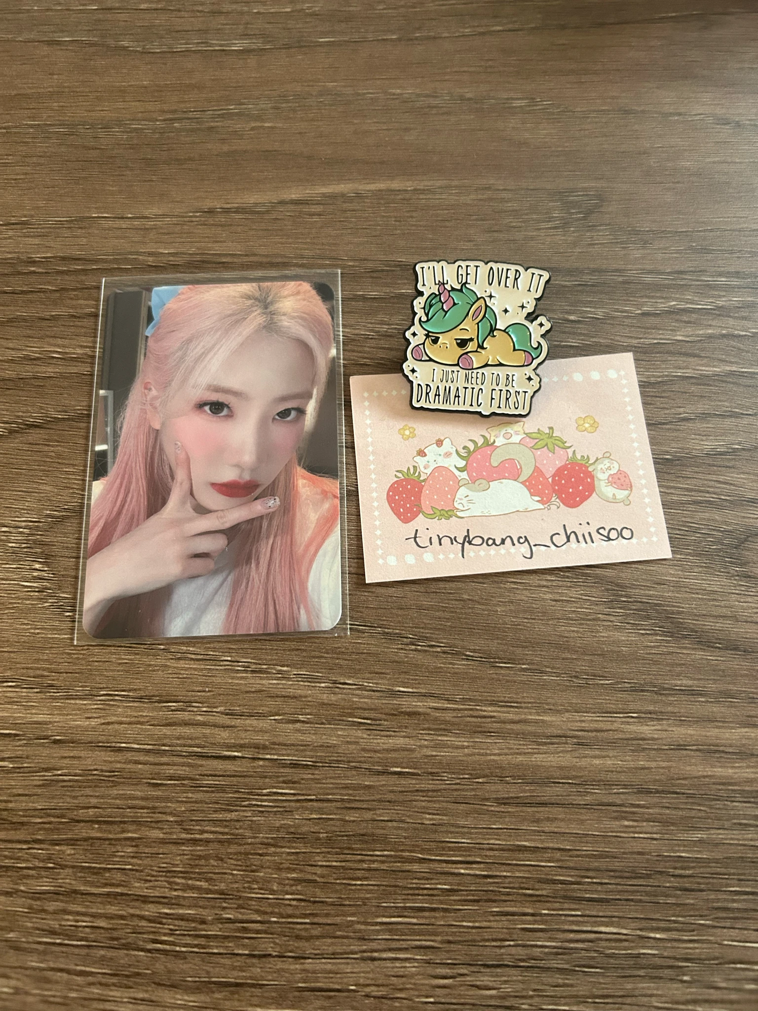 LOONA Kim Lip LOONA - Kim Lip - 2022 1st World Tour LOONATHEWORLD Event mymusictaste (mmt) trading card photocard set listing photo 1