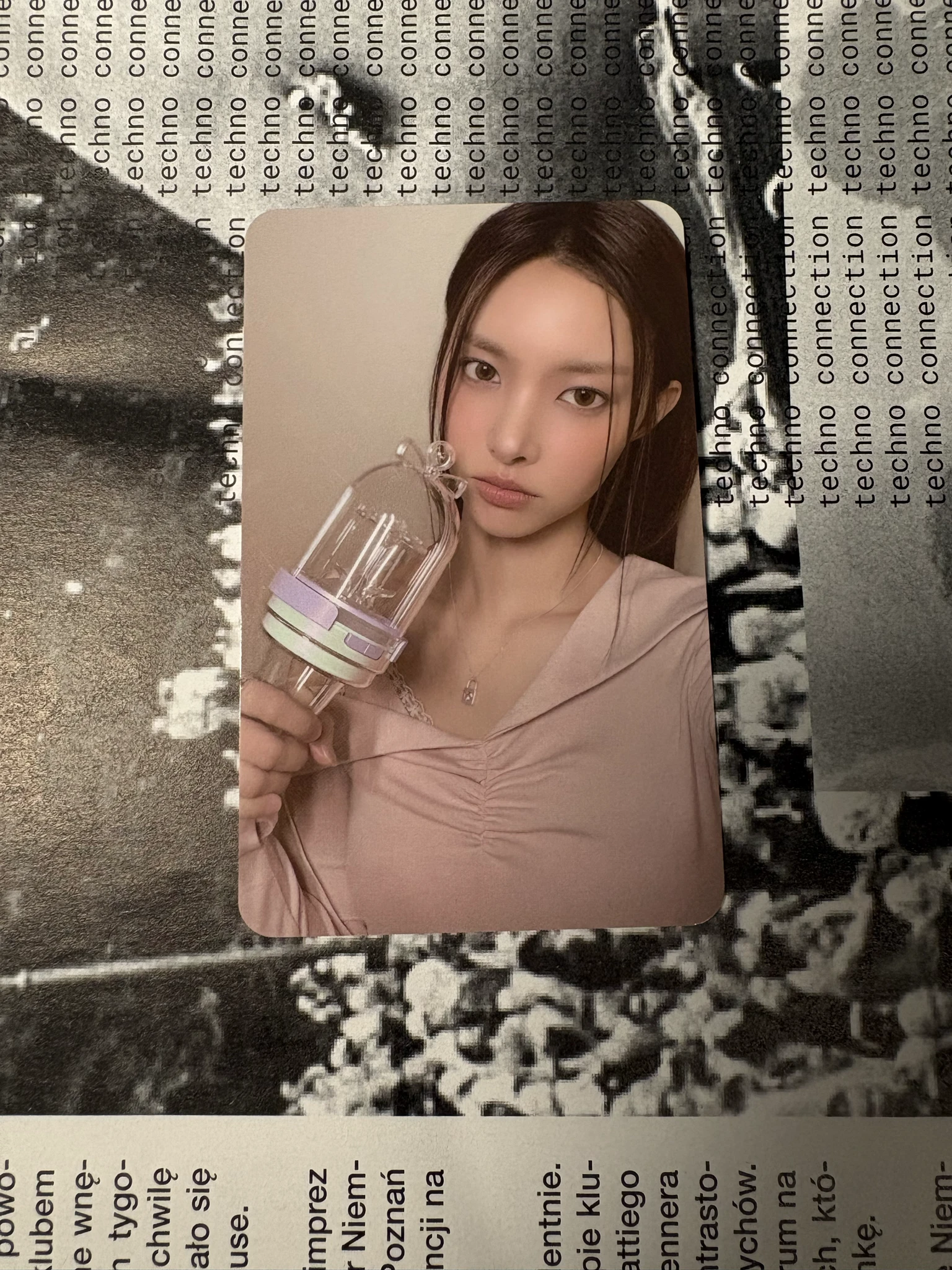 ILLIT Yunah ILLIT - Yunah - Official Light Stick Other lightstick photocard set listing photo 1