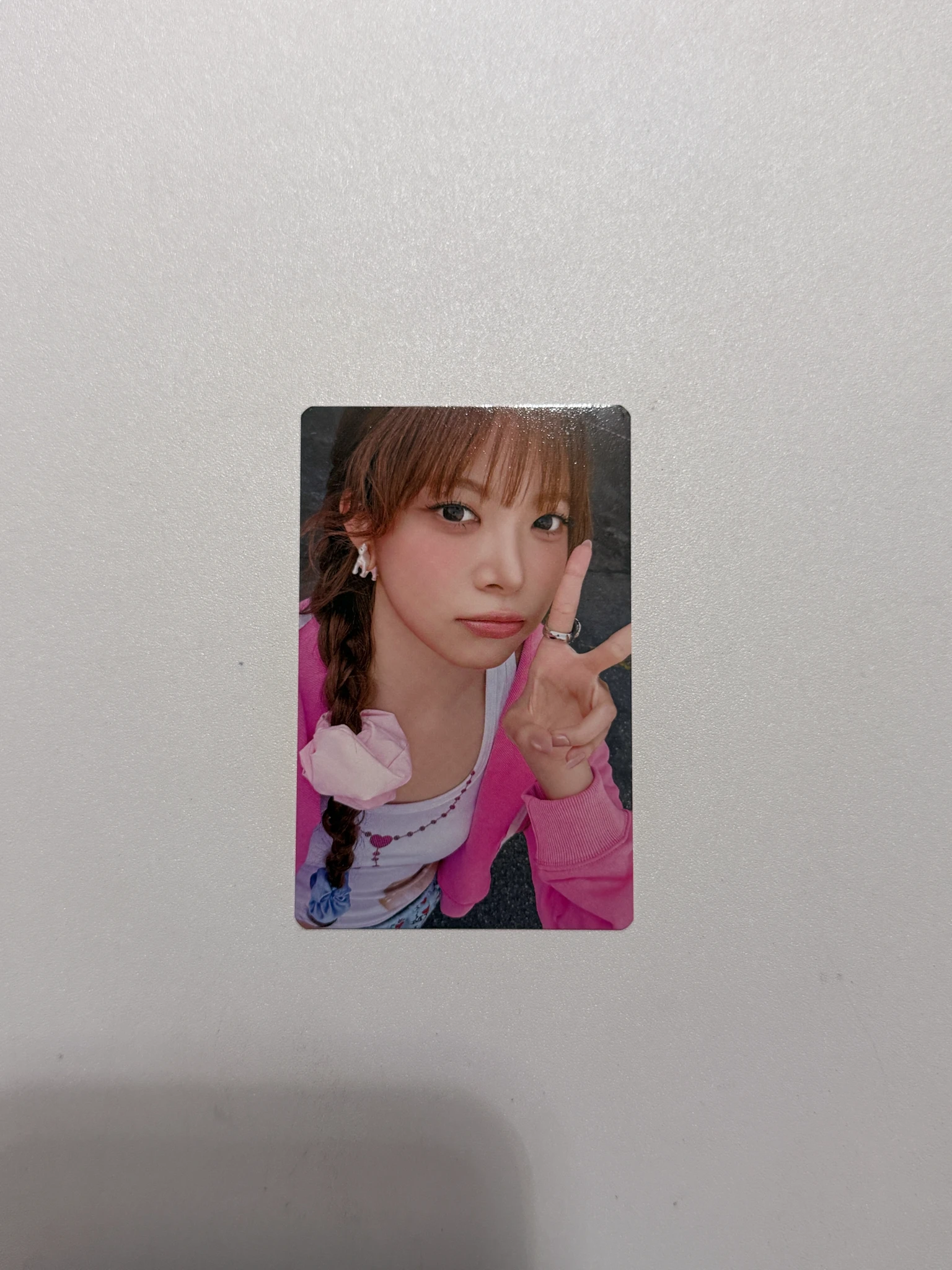 LE SSERAFIM Hong Eunchae LE SSERAFIM - Hong Eunchae - Pureflow Tour (2026) Event merch photocard hoodie/sweatshirt USA photocard set listing photo 1