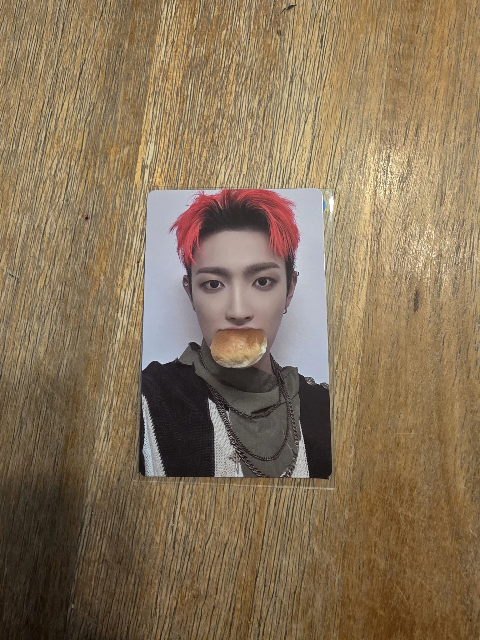 ATEEZ Hongjoong ATEEZ - Hongjoong - THE WORLD EP.2 : OUTLAW Album album photocard Z version version 1 listing photo 1