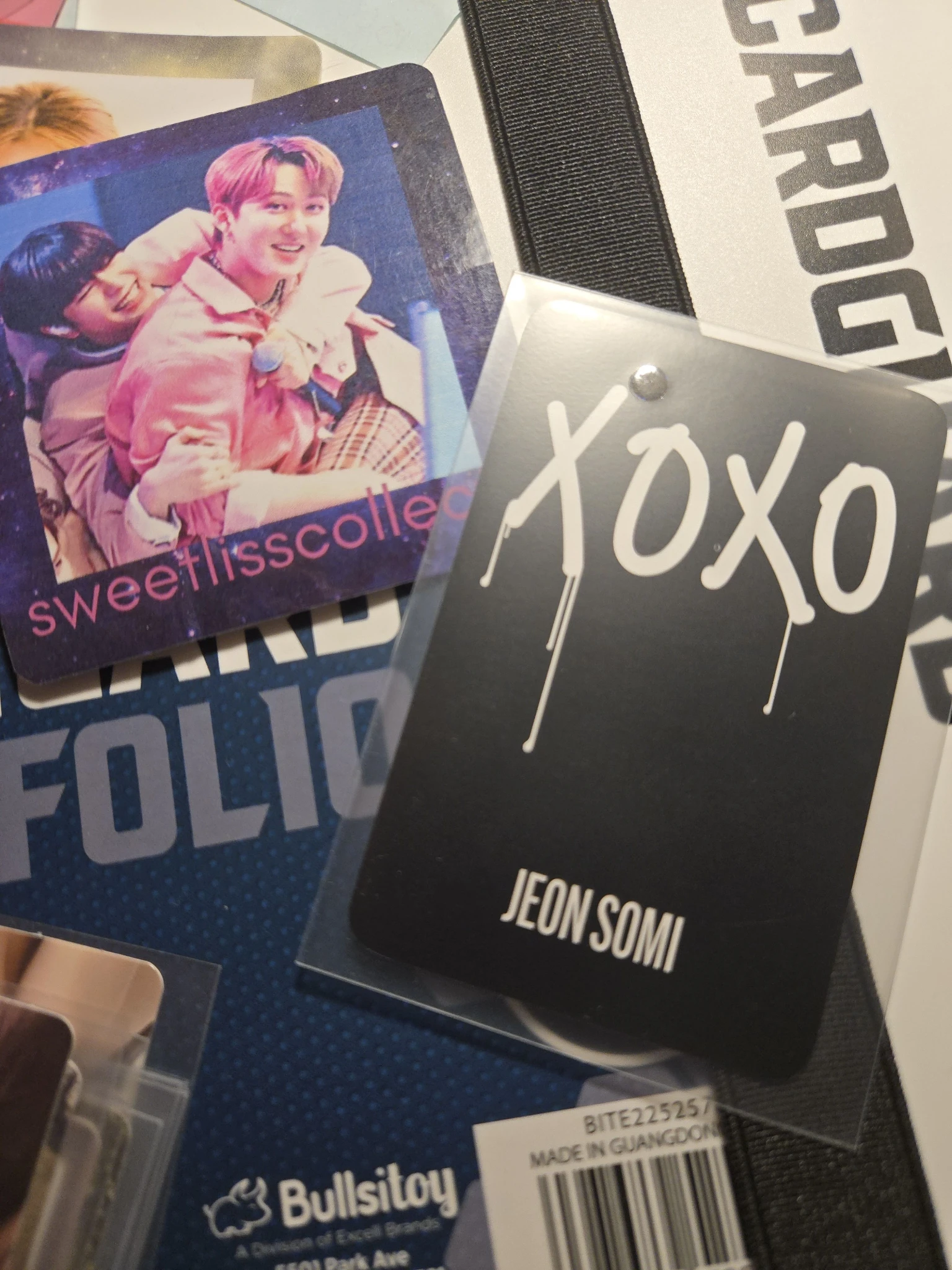 Jeon Somi Jeon Somi Jeon Somi - Jeon Somi - XOXO Album listing photo 2