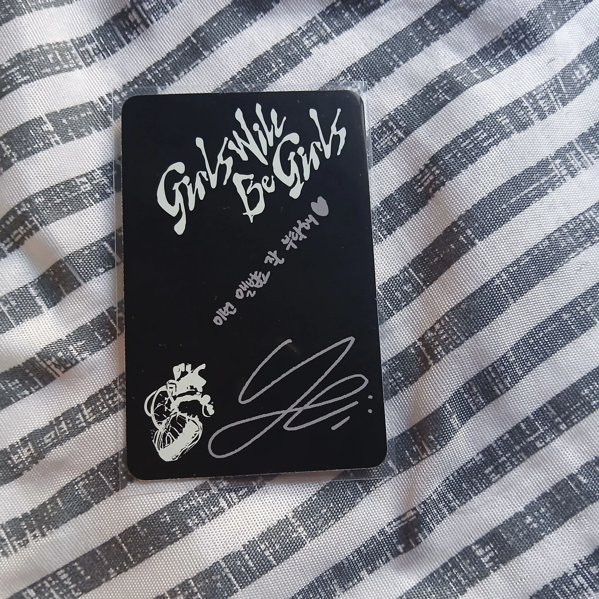 ITZY Yeji ITZY - Yeji - Girls Will Be Girls Album album photocard photobook ver. listing photo 2