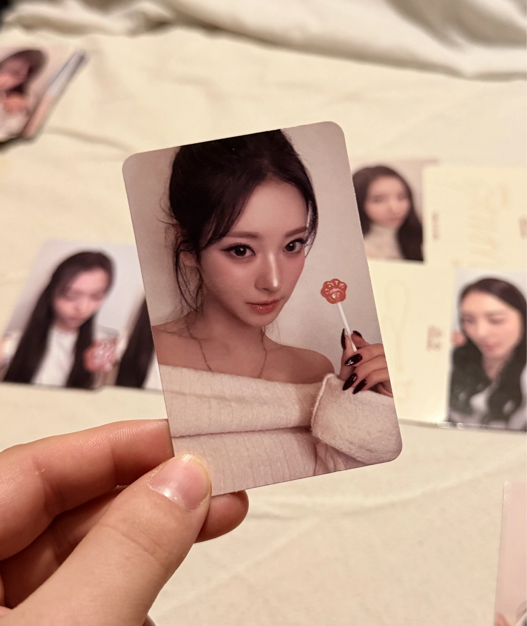 MEOVV Anna MEOVV - Anna - Meovv ''Be my Valentine'' Other merch photocard trading card the black label (tbl) shop listing photo 2