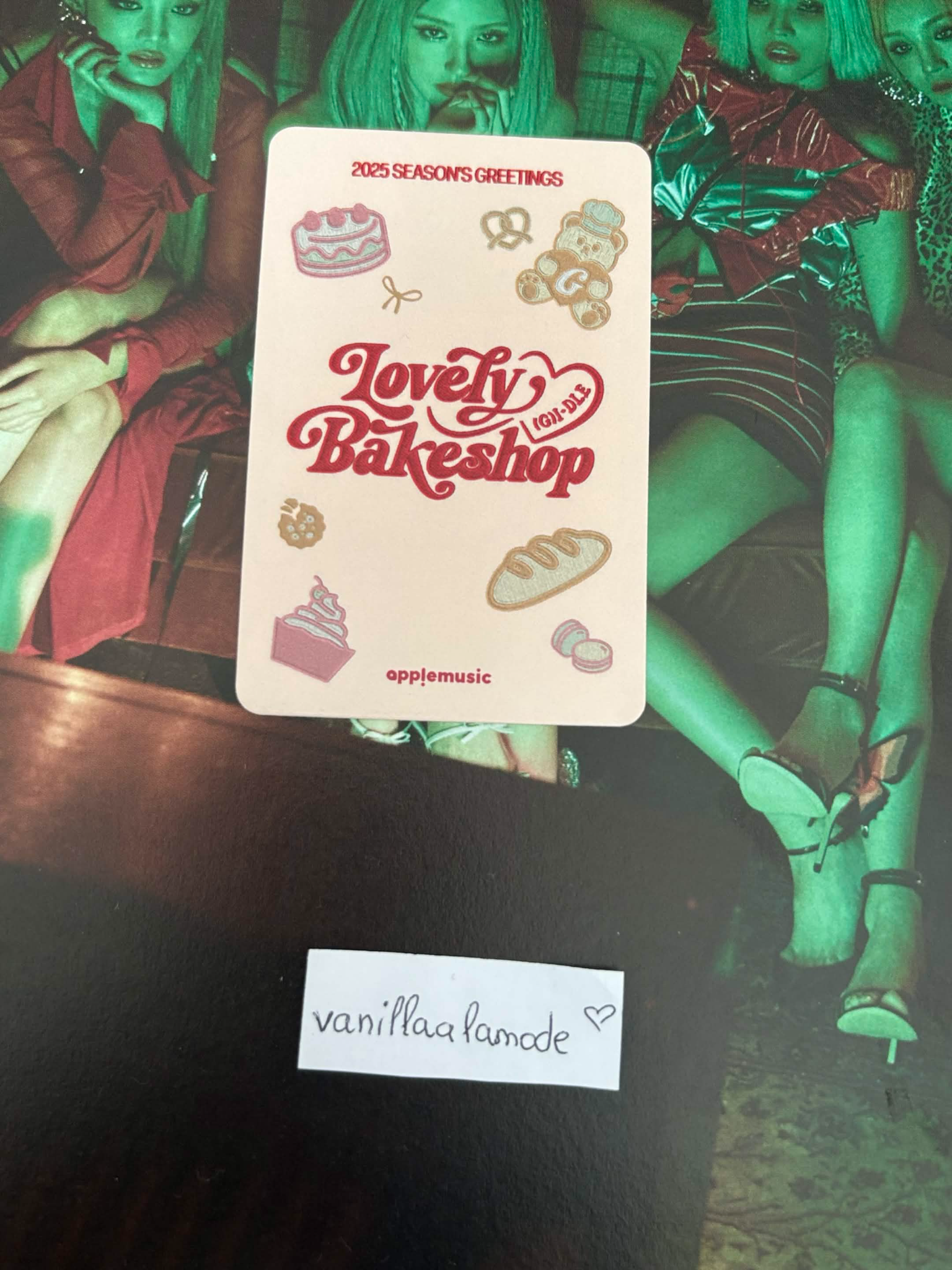 i-dle Soyeon i-dle - Soyeon - 2025 Season’s Greetings [Lovely Bakeshop] Other season's greetings pre-order benefit (pob) apple music listing photo 2