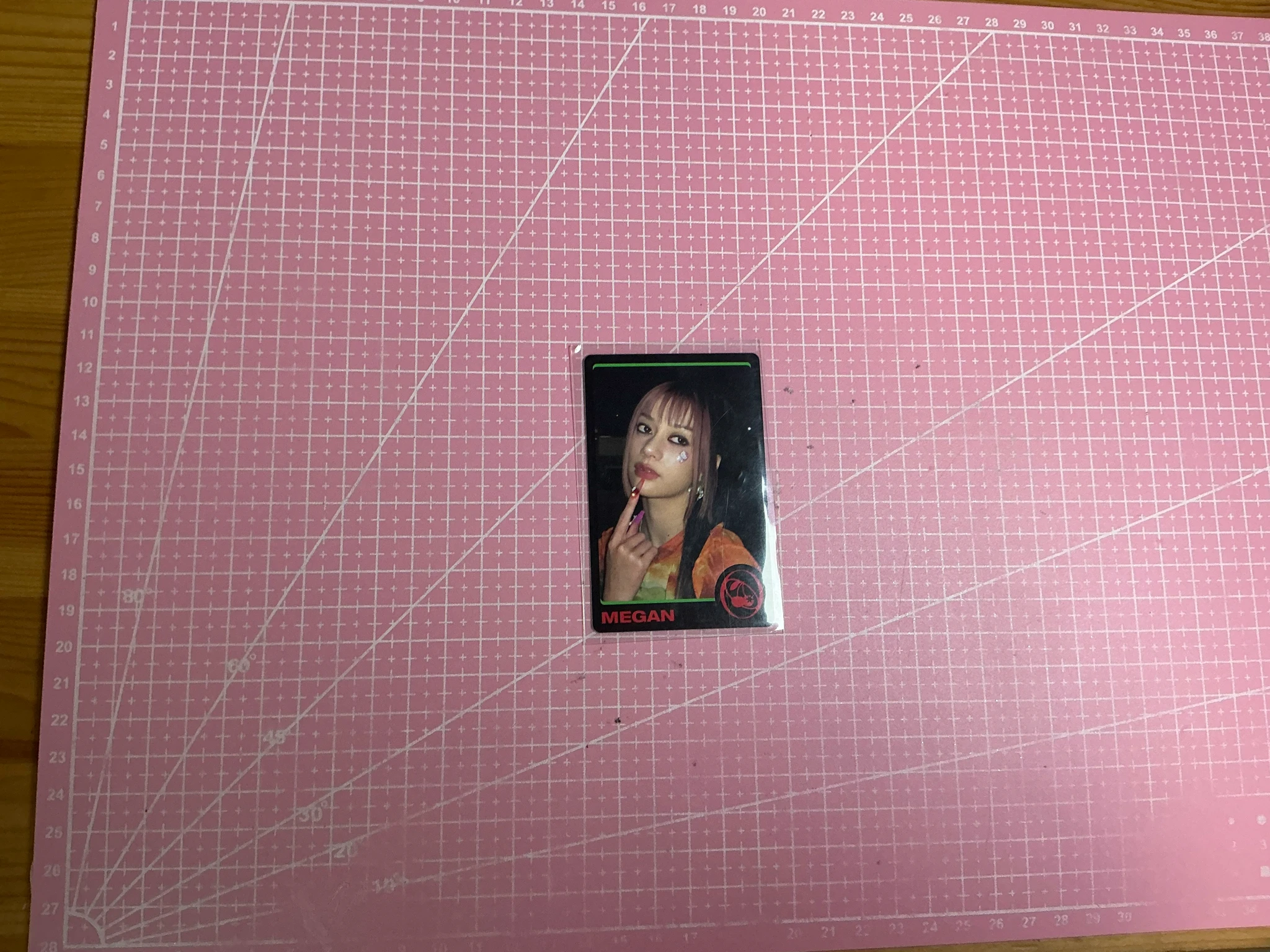 KATSEYE Megan KATSEYE - Megan - BEAUTIFUL CHAOS Album vinyl version album photocard double-sided photocard set listing photo 2