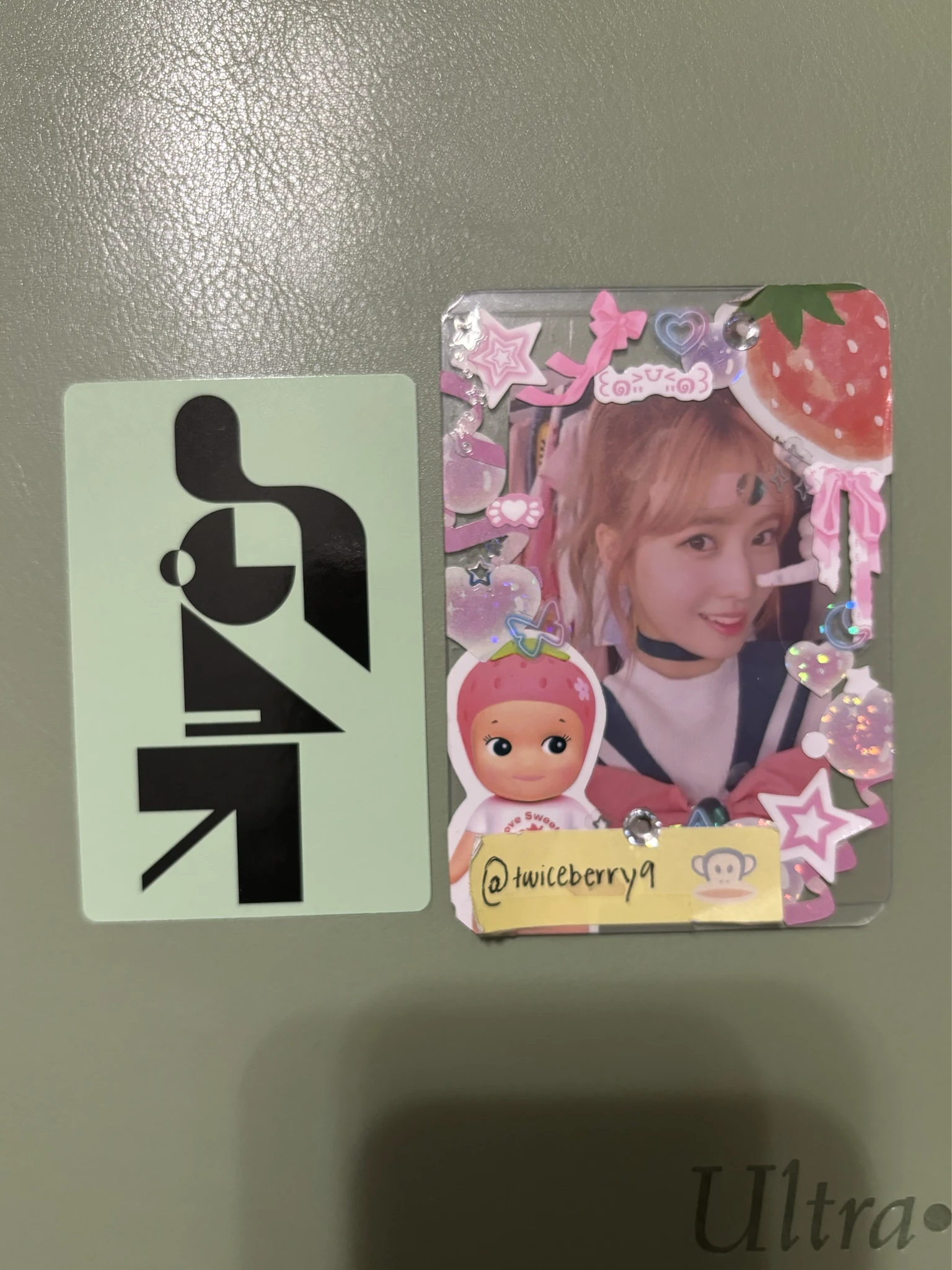 Yves  Yves Yves  - Yves - LOOP Album Version 1 album photocard listing photo 2