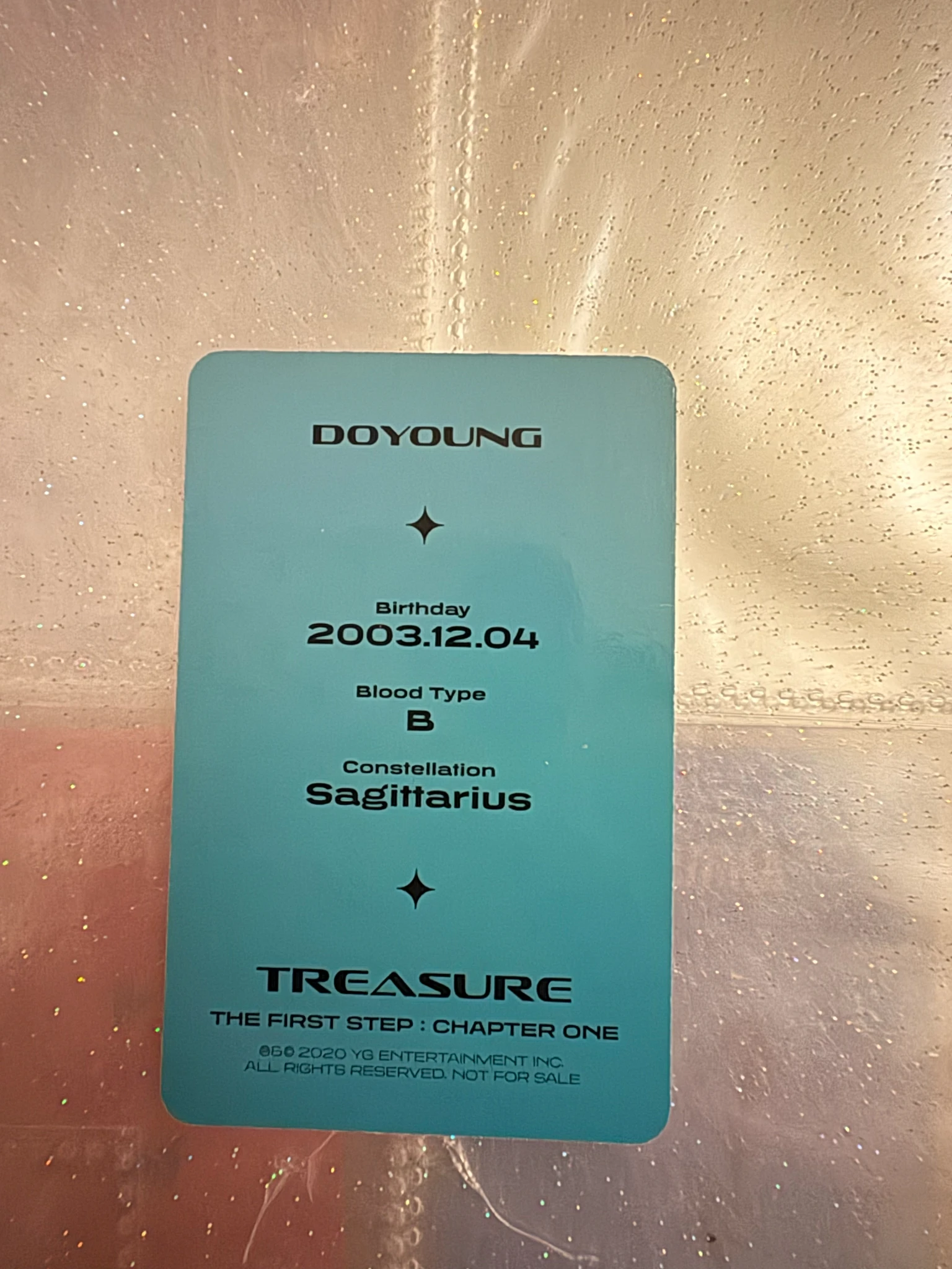 TREASURE Doyoung TREASURE - Doyoung - THE FIRST STEP: CHAPTER ONE Album album photocard black version version 1 selfie listing photo 2