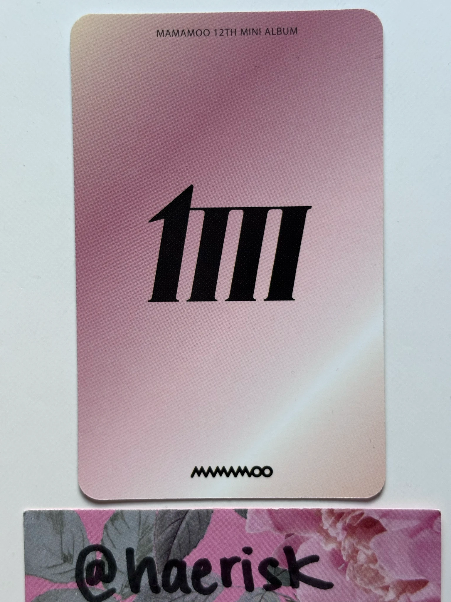 MAMAMOO MAMAMOO - Solar & Wheein - MIC ON Album listing photo 2
