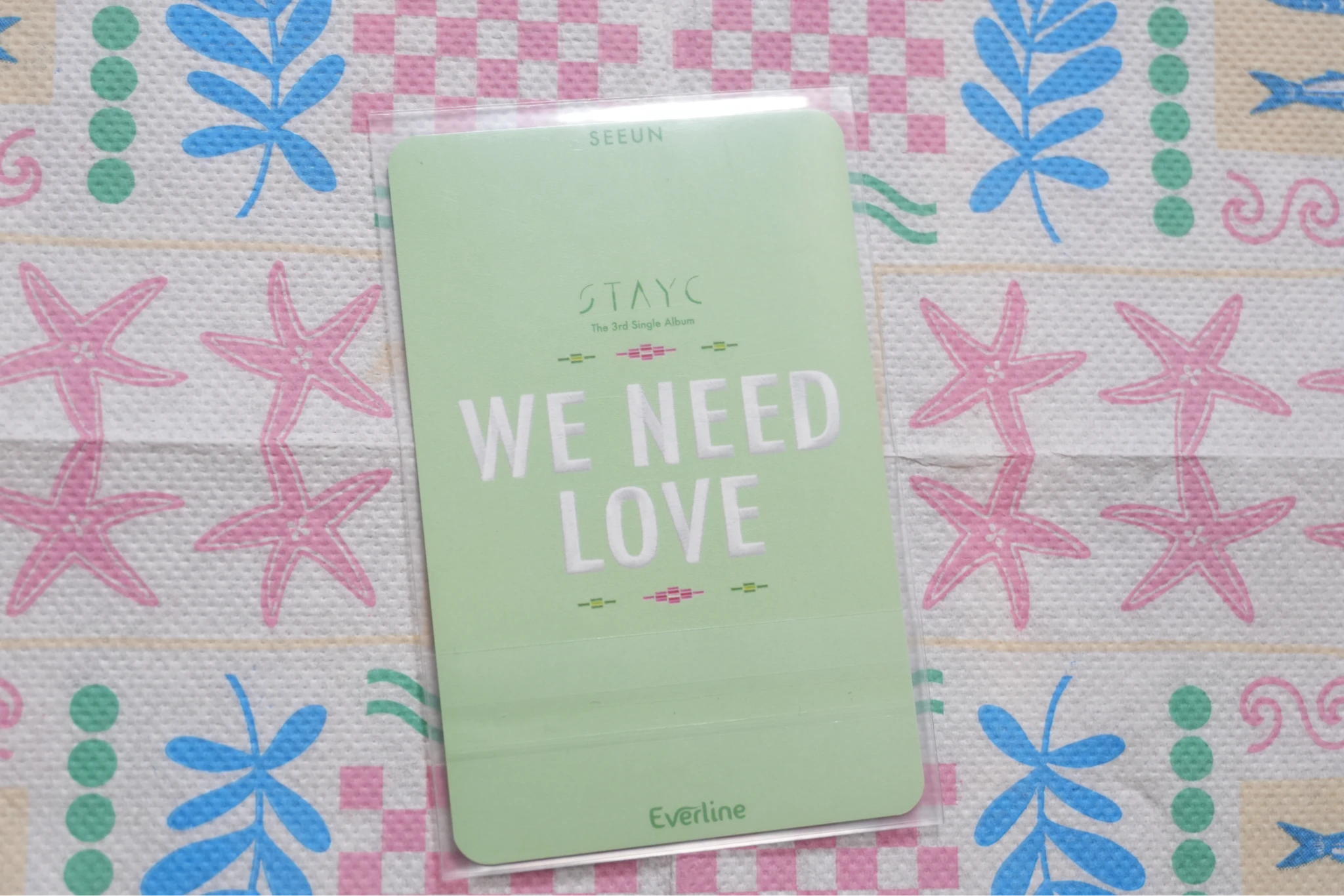 STAYC Seeun STAYC - Seeun - WE NEED LOVE Album listing photo 2
