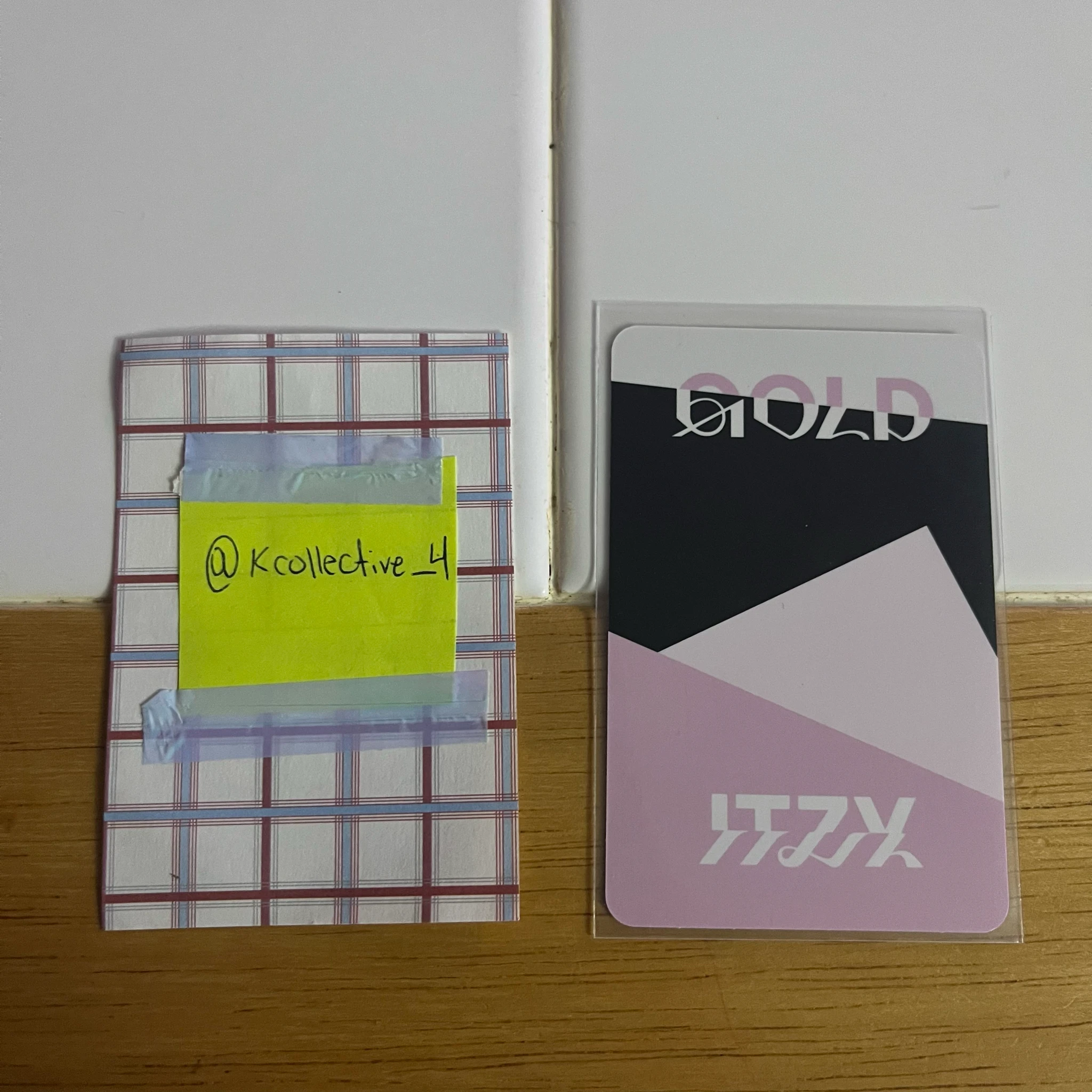 ITZY ITZY - GOLD Album listing photo 2