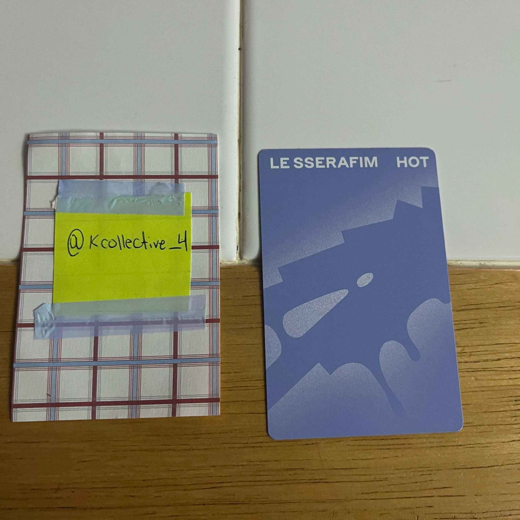 LE SSERAFIM LE SSERAFIM - HOT Album listing photo 2