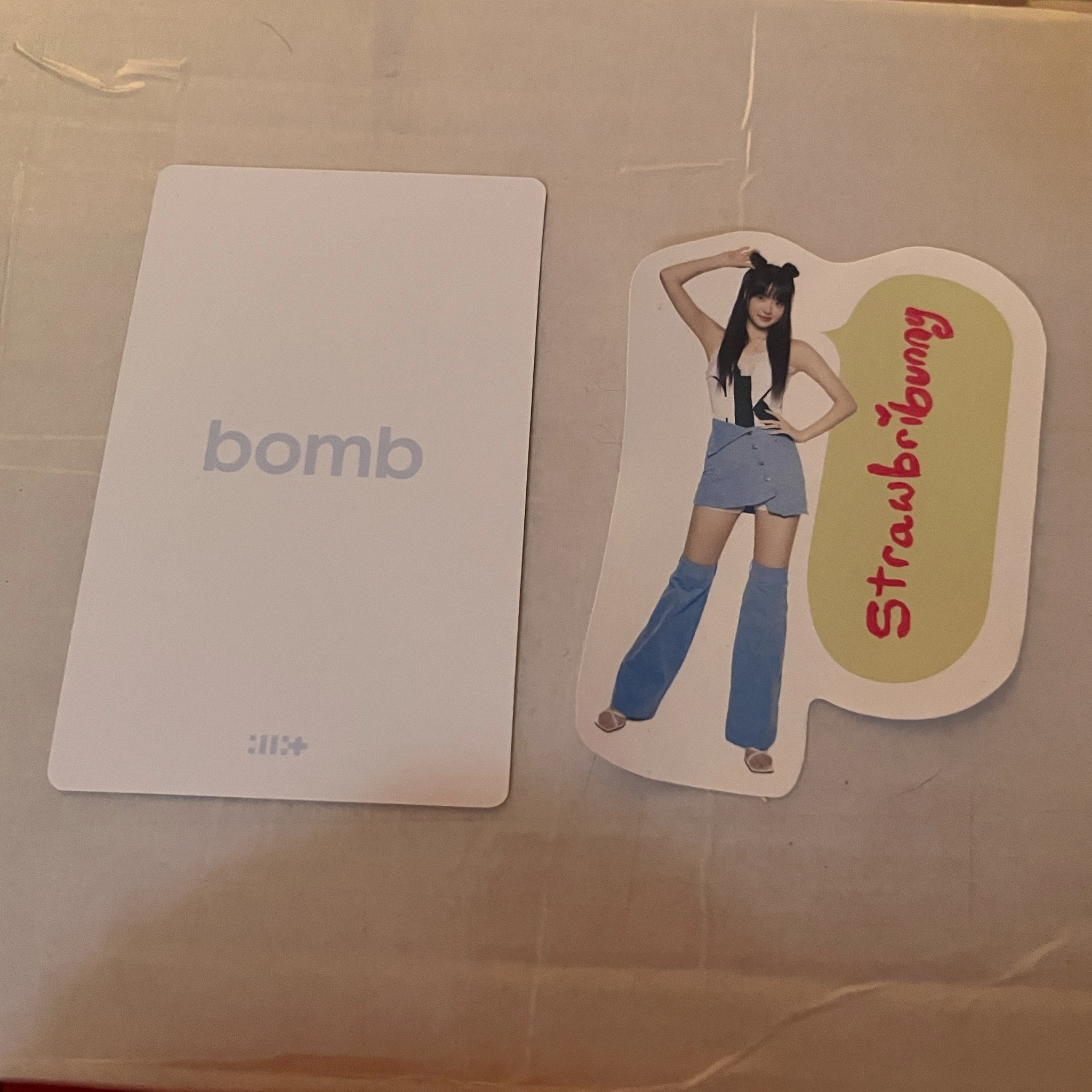 ILLIT Yunah ILLIT - YUNAH - bomb Album magic bomb ver album photocard listing photo 2