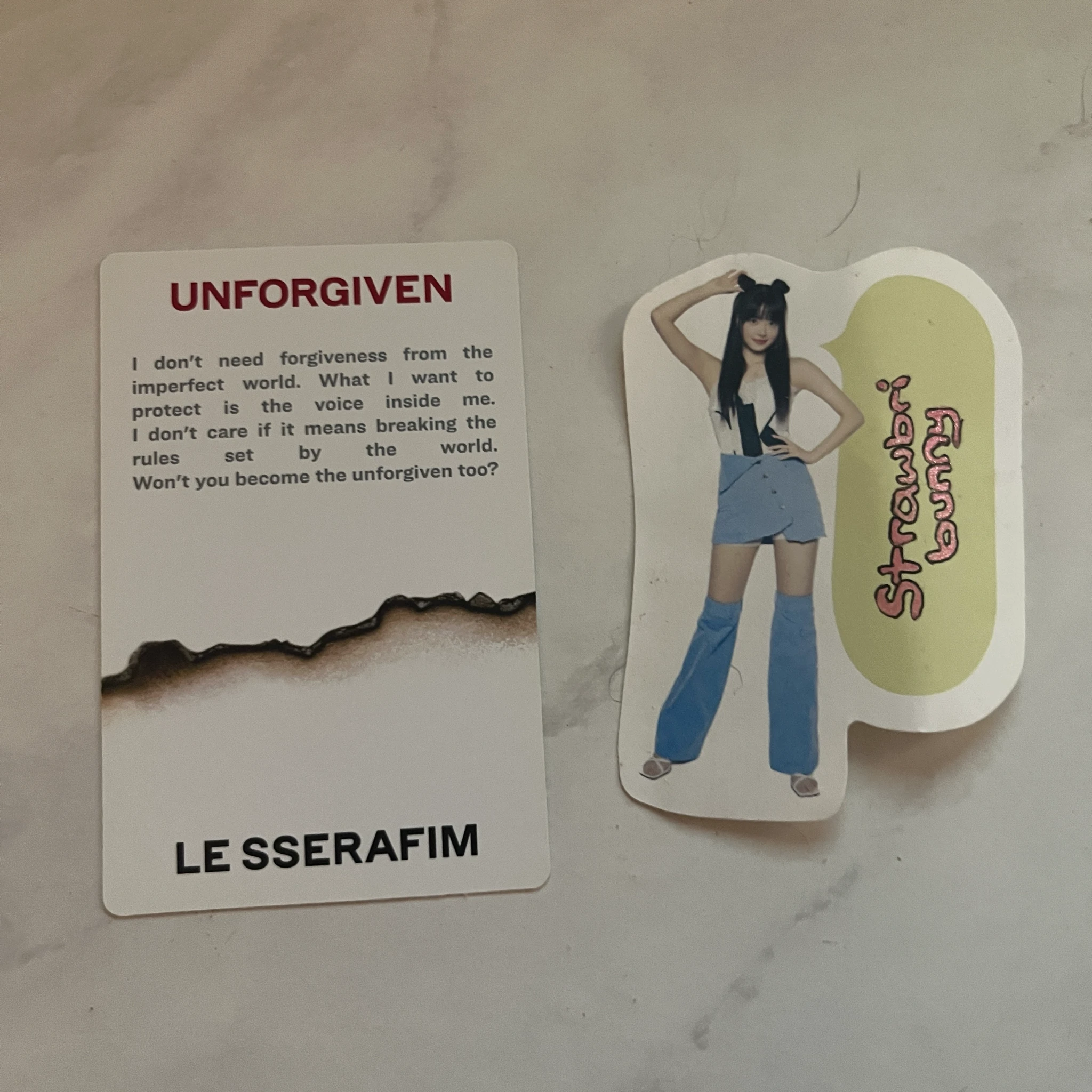 LE SSERAFIM Huh Yunjin LE SSERAFIM - Huh Yunjin - UNFORGIVEN Album bloody rose ver album photocard listing photo 2