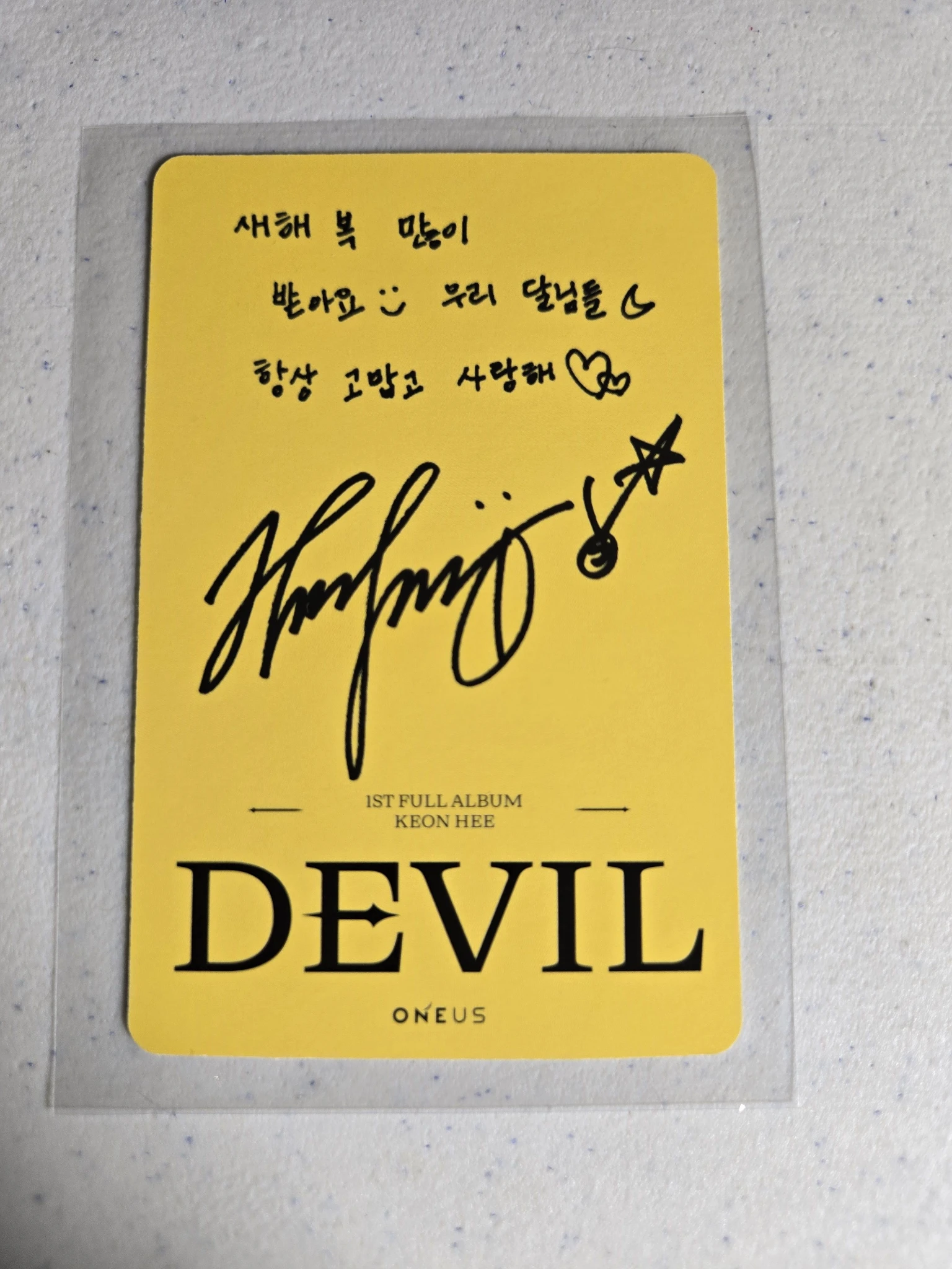 ONEUS Keonhee ONEUS - Keonhee - DEVIL Album album photocard yellow version listing photo 2