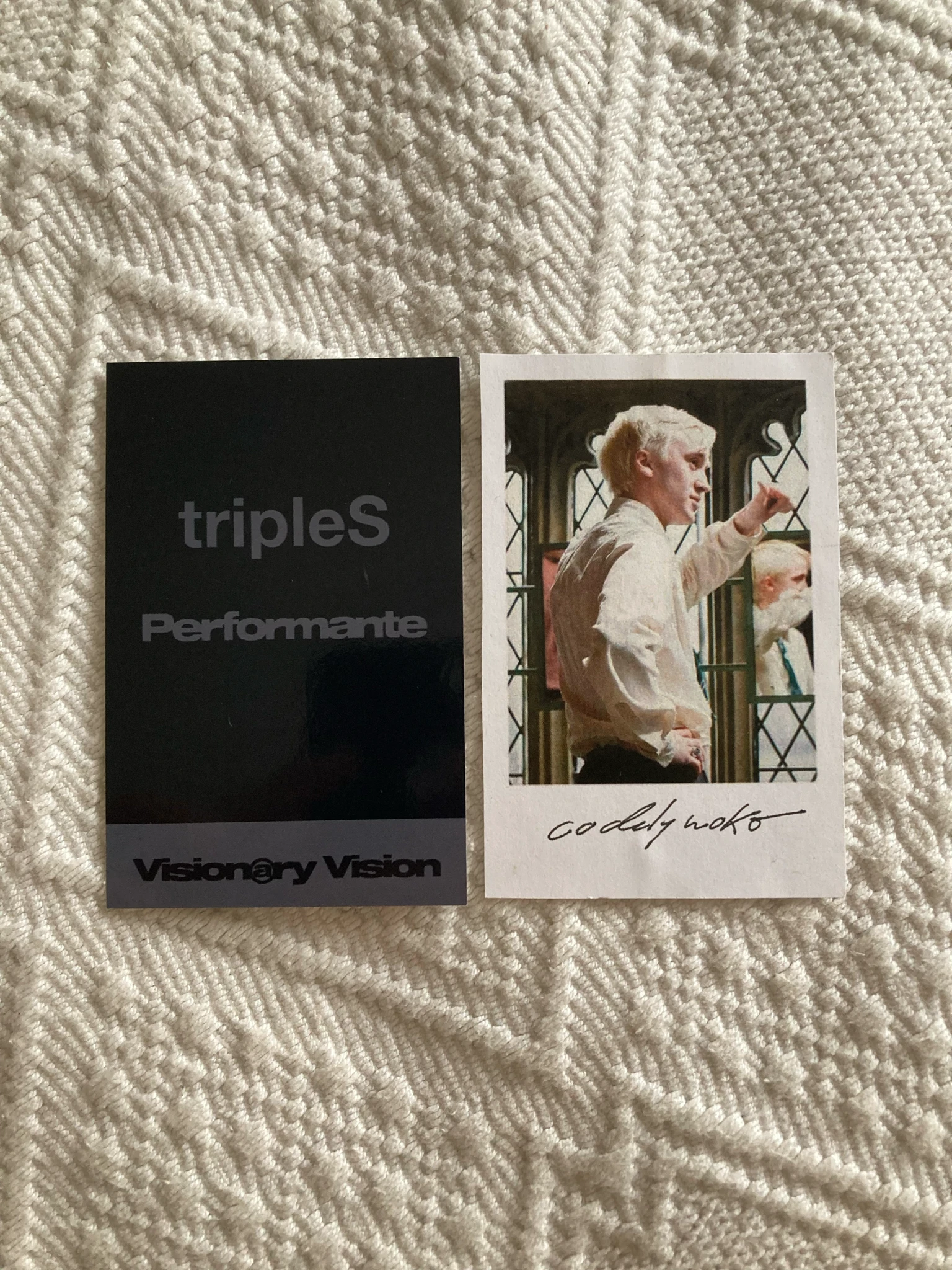 tripleS Lynn tripleS - Lynn - Performante Album jump up polaroid round 5 1:1 video call (fancall) listing photo 2