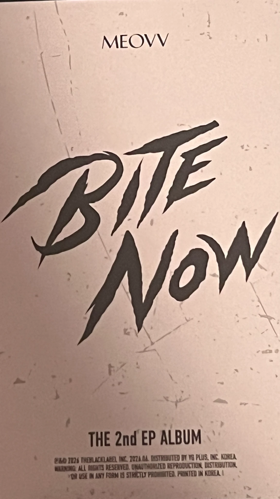 MEOVV MEOVV - BITE NOW Album US exclusive album photocard group photocard horizontal listing photo 2