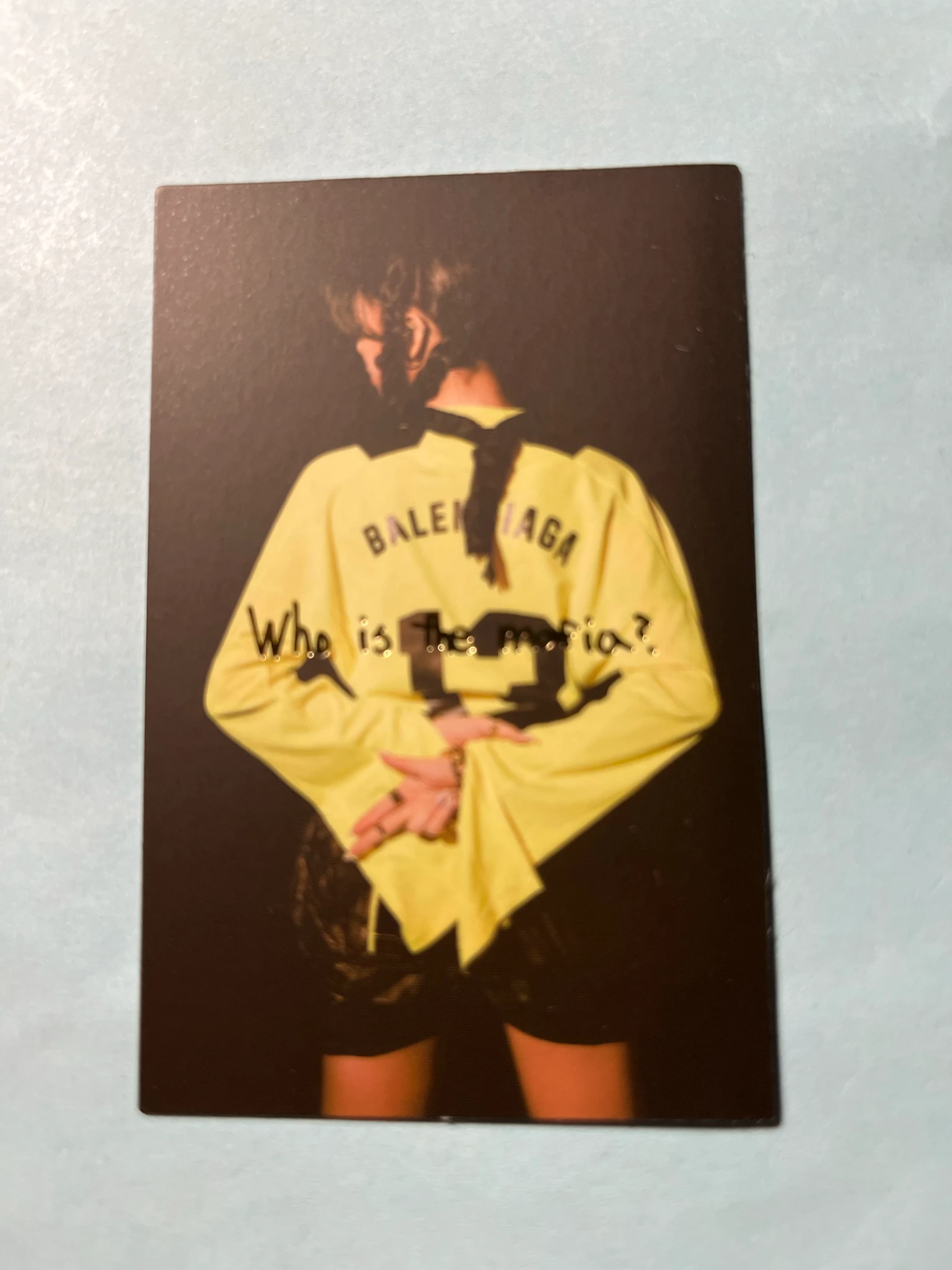 ITZY Yuna ITZY - Yuna - GUESS WHO Album album photocard double-sided front side pre-order benefit (pob) non-selfie concept photocard listing photo 2