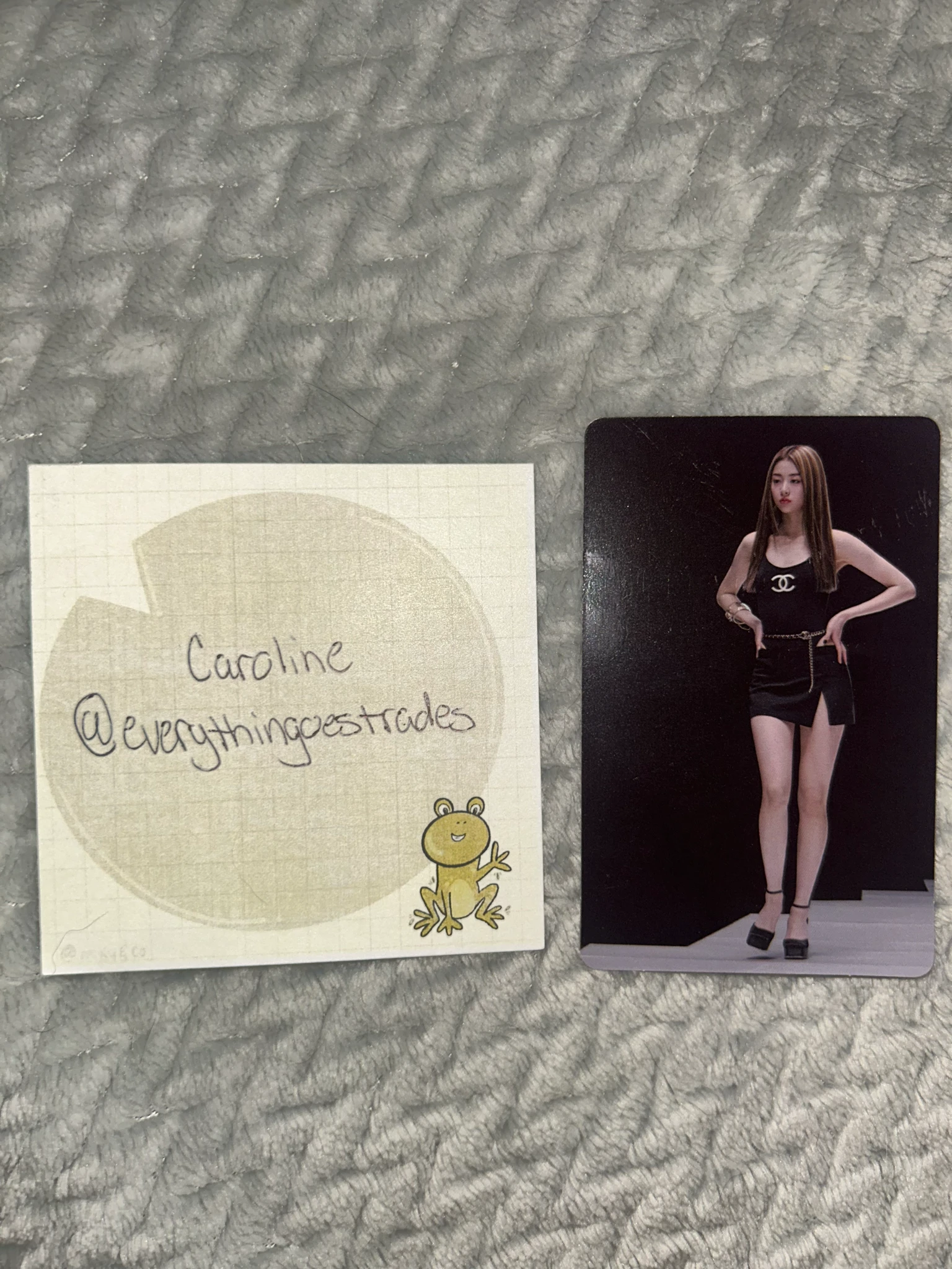 LE SSERAFIM Huh Yunjin LE SSERAFIM - Huh Yunjin - FEARLESS Album album photocard monochrome bouquet version front side double-sided listing photo 2