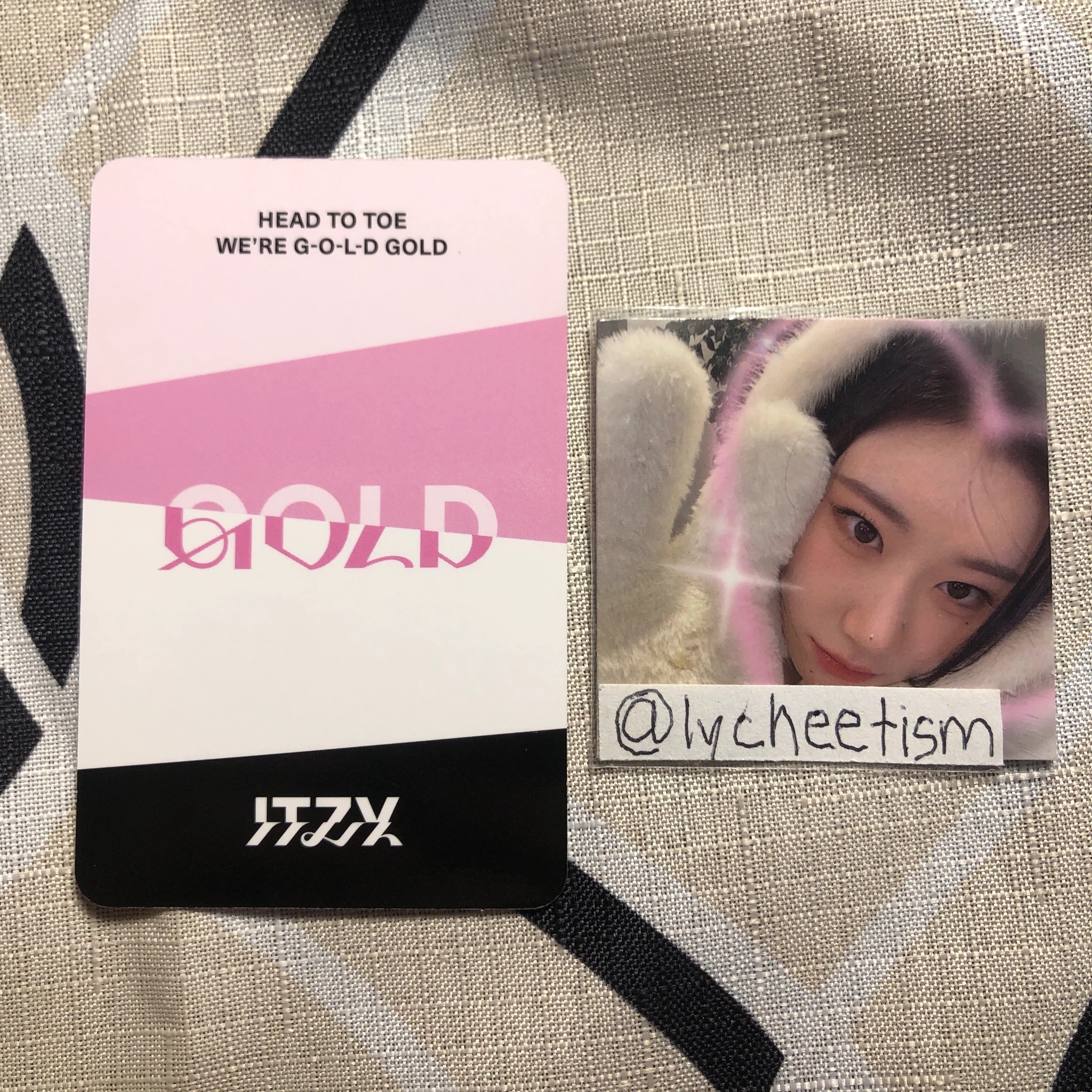 ITZY Yuna ITZY - Yuna - GOLD Album album photocard standard ver. listing photo 2