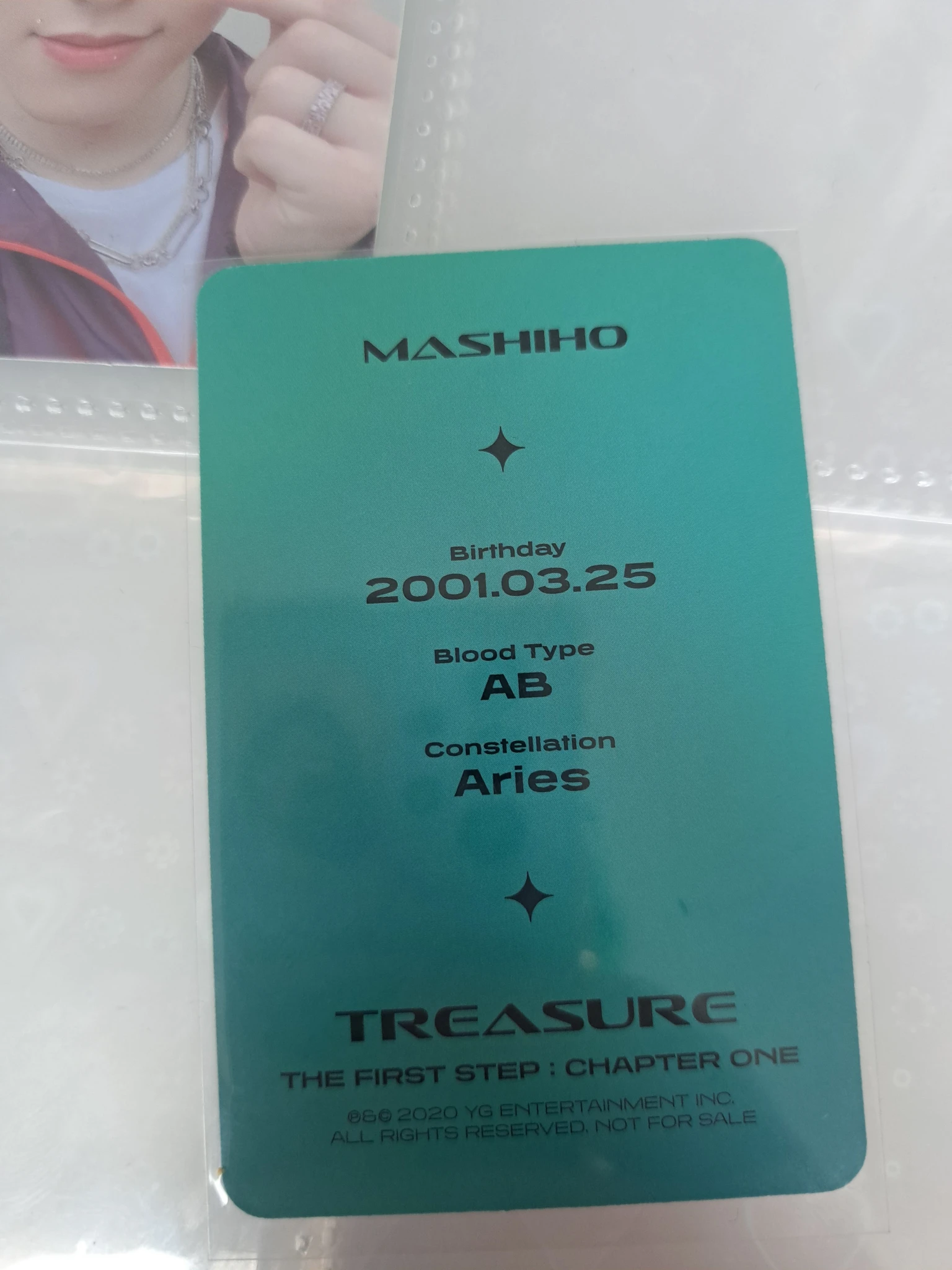TREASURE Mashiho TREASURE - Mashiho - THE FIRST STEP: CHAPTER ONE Album black version album photocard version 1 selfie listing photo 2