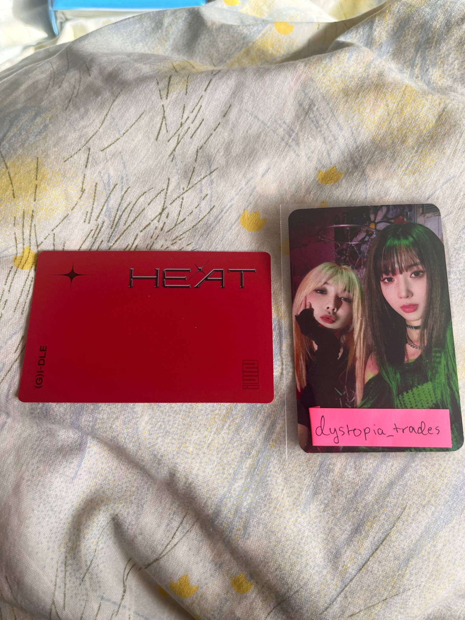 i-dle (G)I-DLE - HEAT Album digipack ver. album photocard group horizontal non-selfie listing photo 2