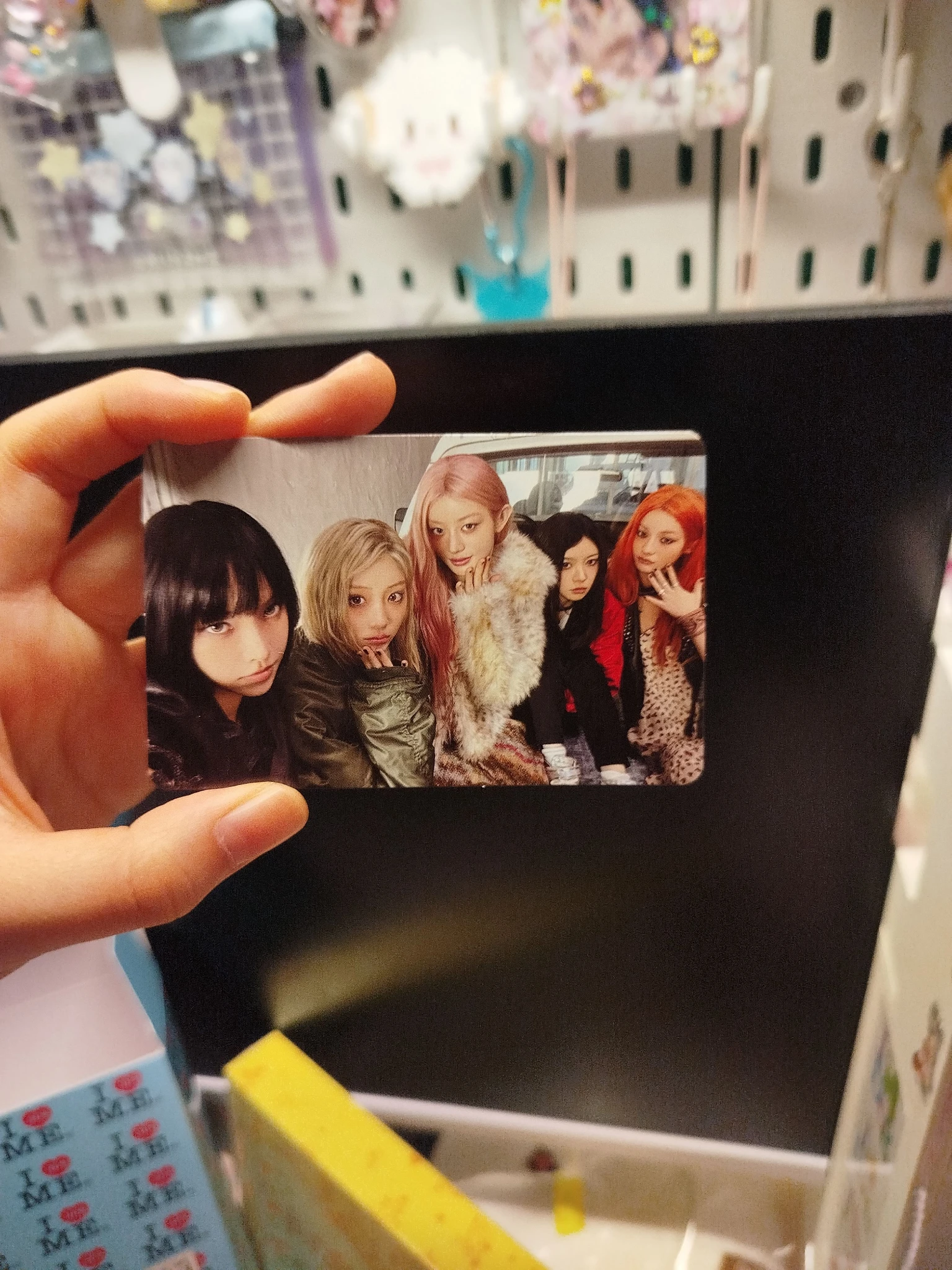 ILLIT ILLIT - MAMIHLAPINATAPAI Album album photocard weverse album version qr card listing photo 2