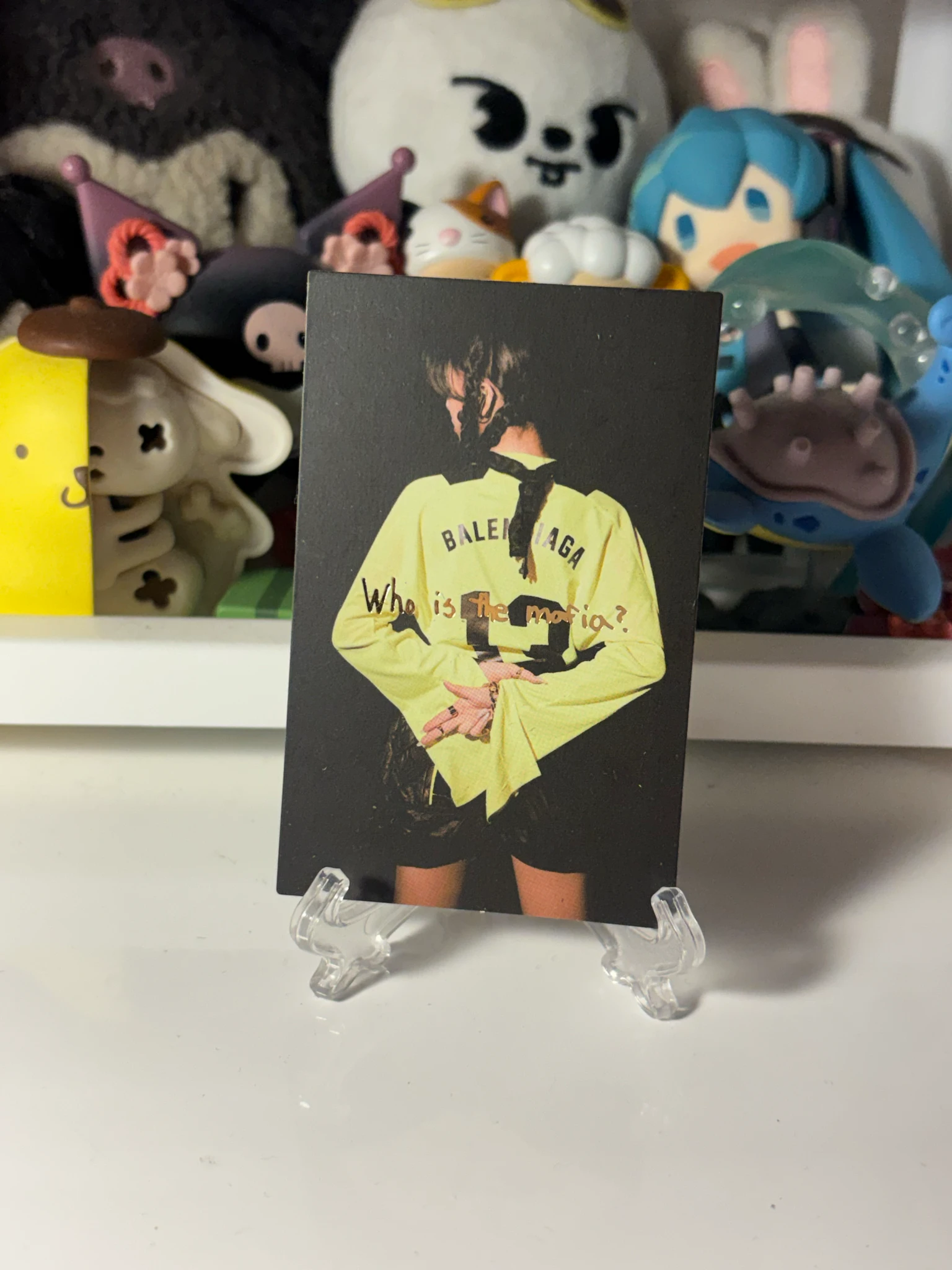 ITZY Yuna ITZY - Yuna - GUESS WHO Album album photocard double-sided front side pre-order benefit (pob) non-selfie concept photocard listing photo 2