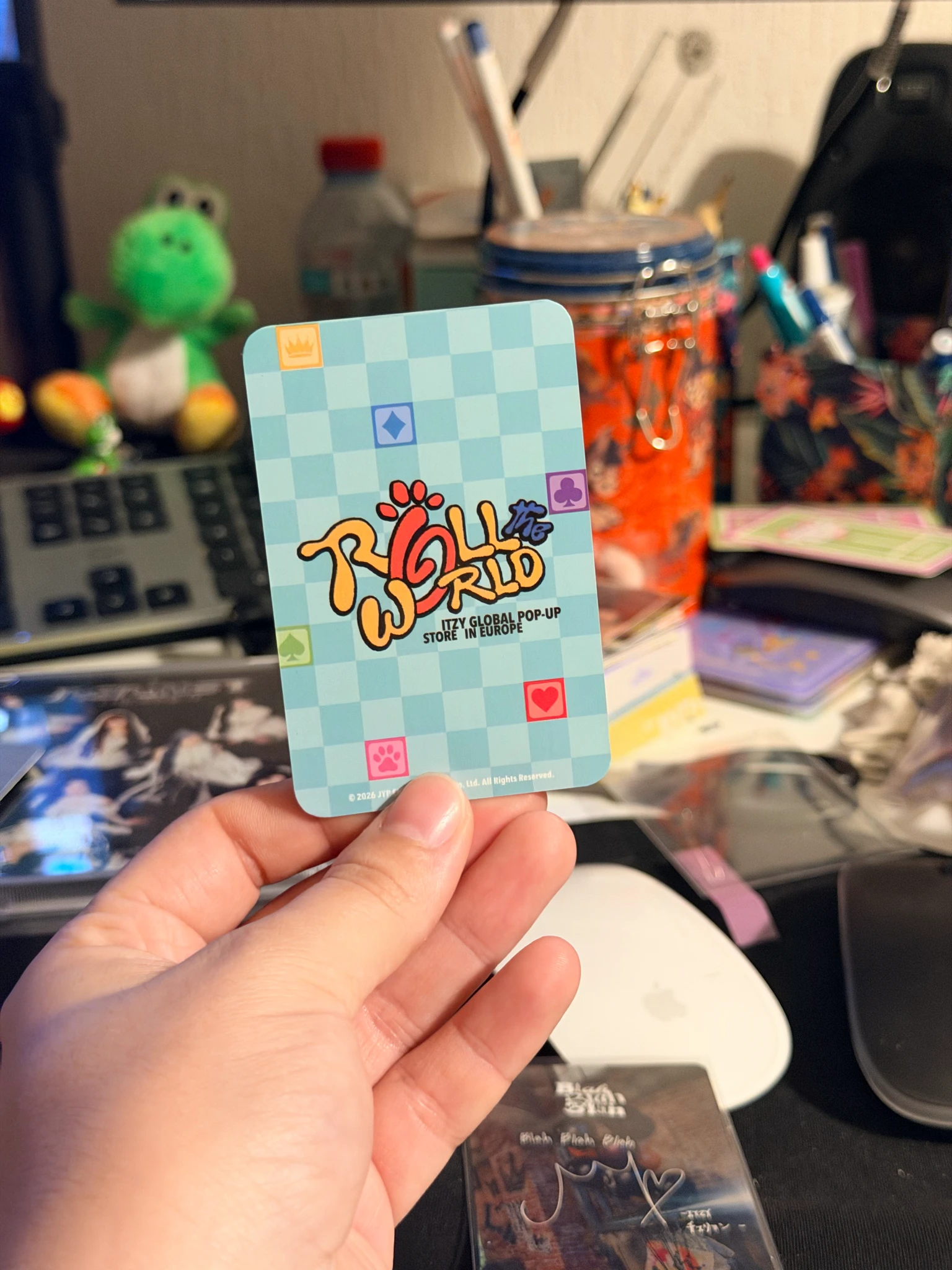ITZY Chaeryeong ITZY - Chaeryeong - ITZY X TWINZY GLOBAL POP-UP STORE "ROLL THE WORLD" Event merch photocard purchase benefit twinzy listing photo 2