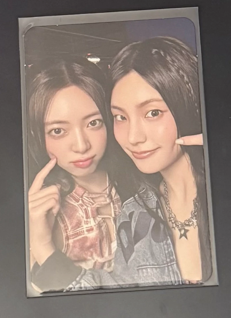 ITZY ITZY - GOLD Album listing photo 2