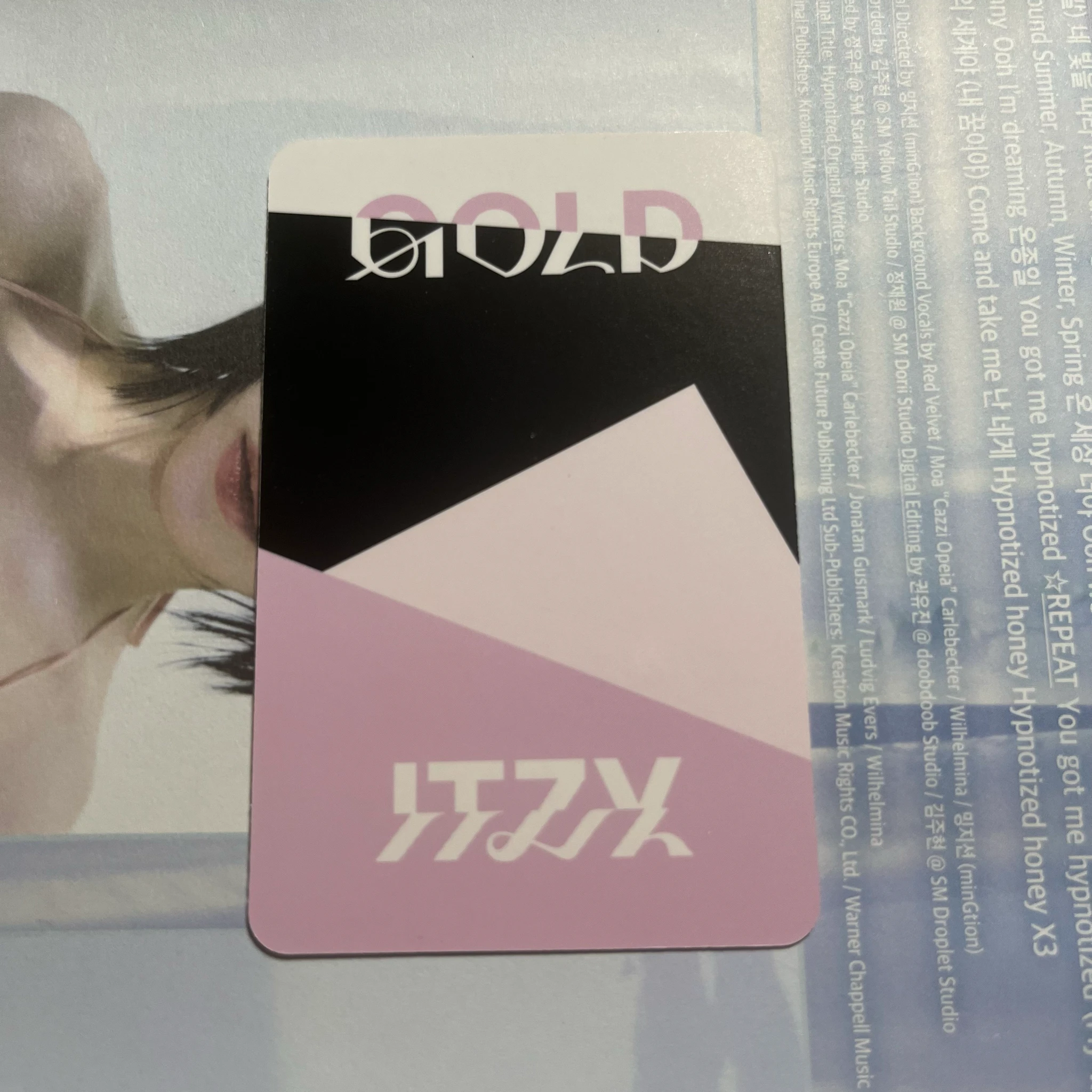 ITZY ITZY - GOLD Album listing photo 2