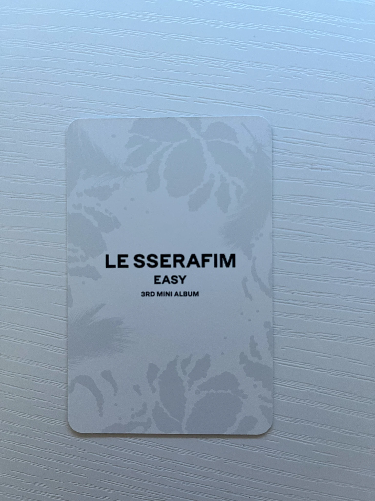 LE SSERAFIM LE SSERAFIM - EASY Album standee weverse global shop (wvg) pob (pre-order benefit) standard version holographic (hologram) listing photo 2
