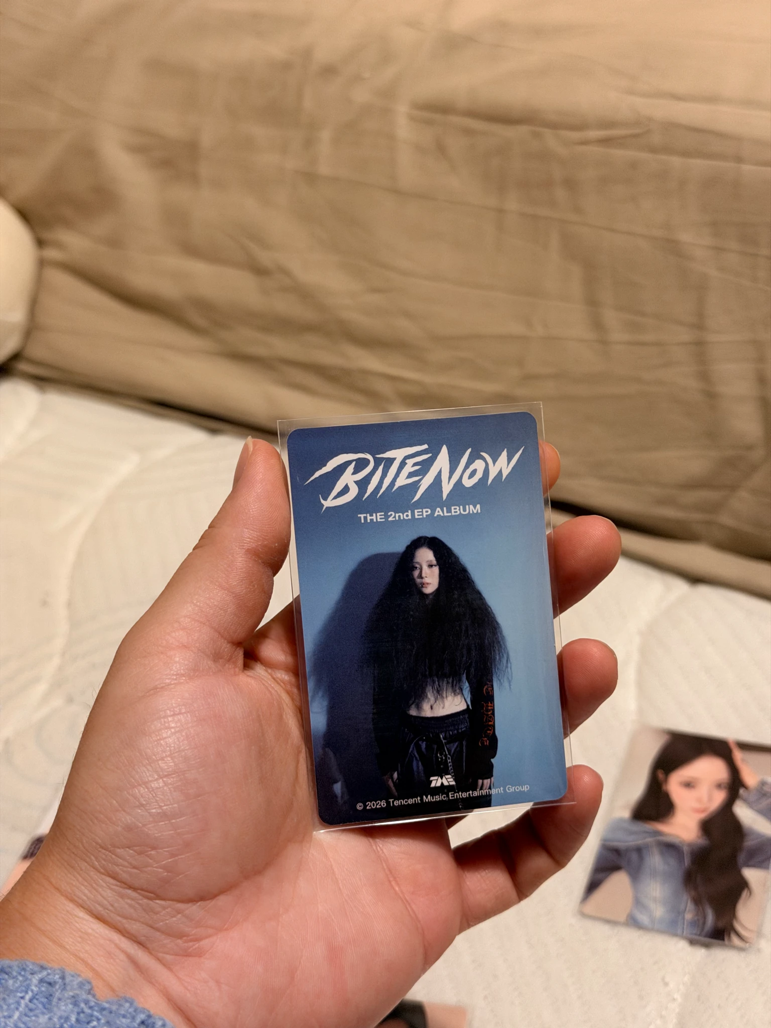 MEOVV Narin MEOVV - Narin - BITE NOW Album qq music 3 star double-sided listing photo 2