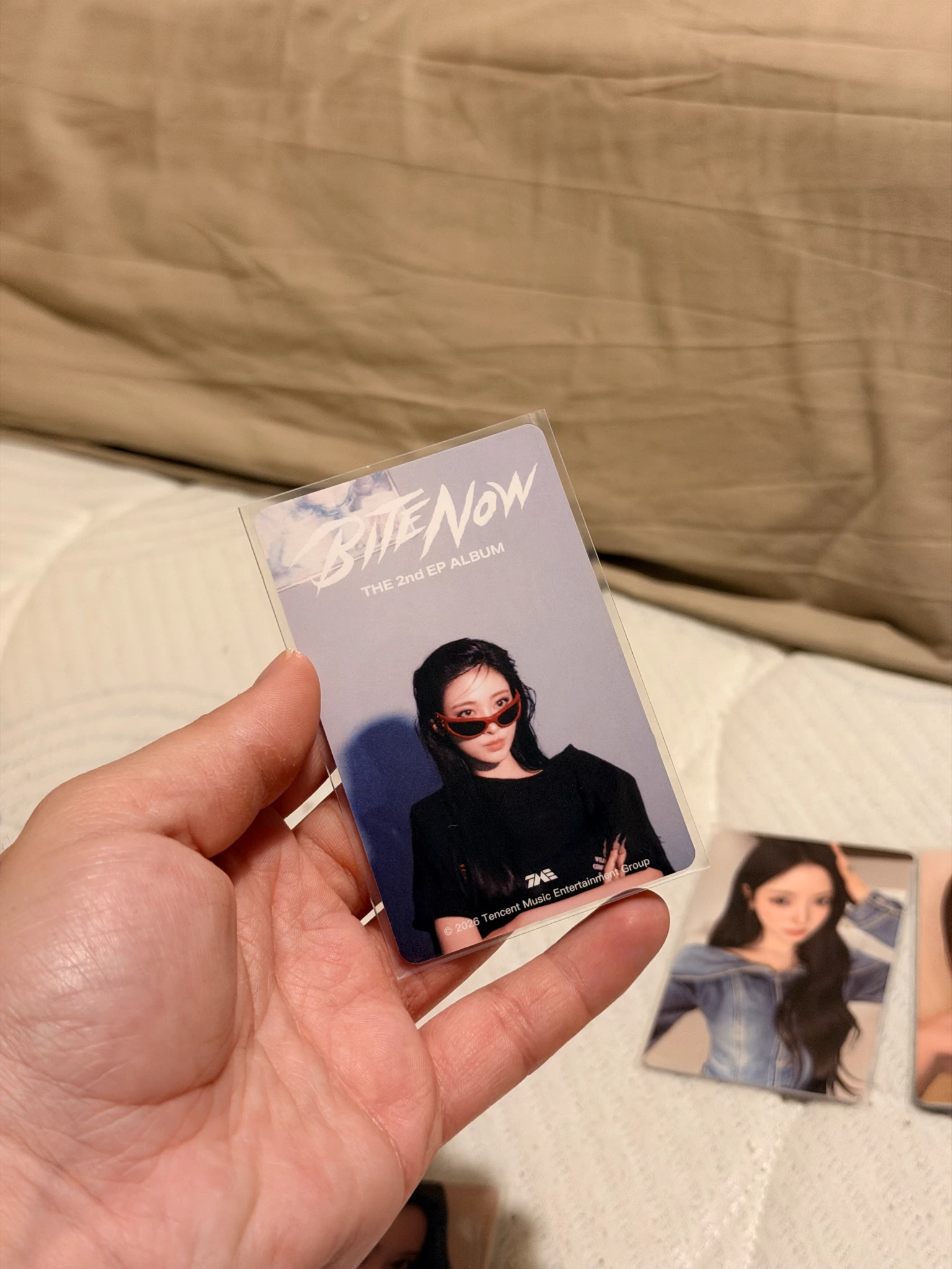 MEOVV Anna MEOVV - Anna - BITE NOW Album qq music 3 star double-sided listing photo 2