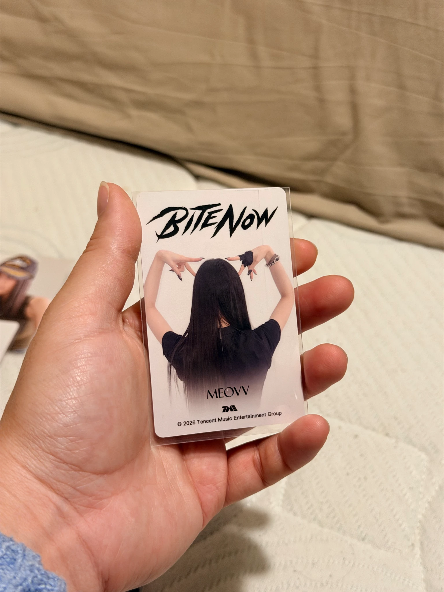 MEOVV Anna MEOVV - Anna - BITE NOW Album 5 star joox qq music listing photo 2