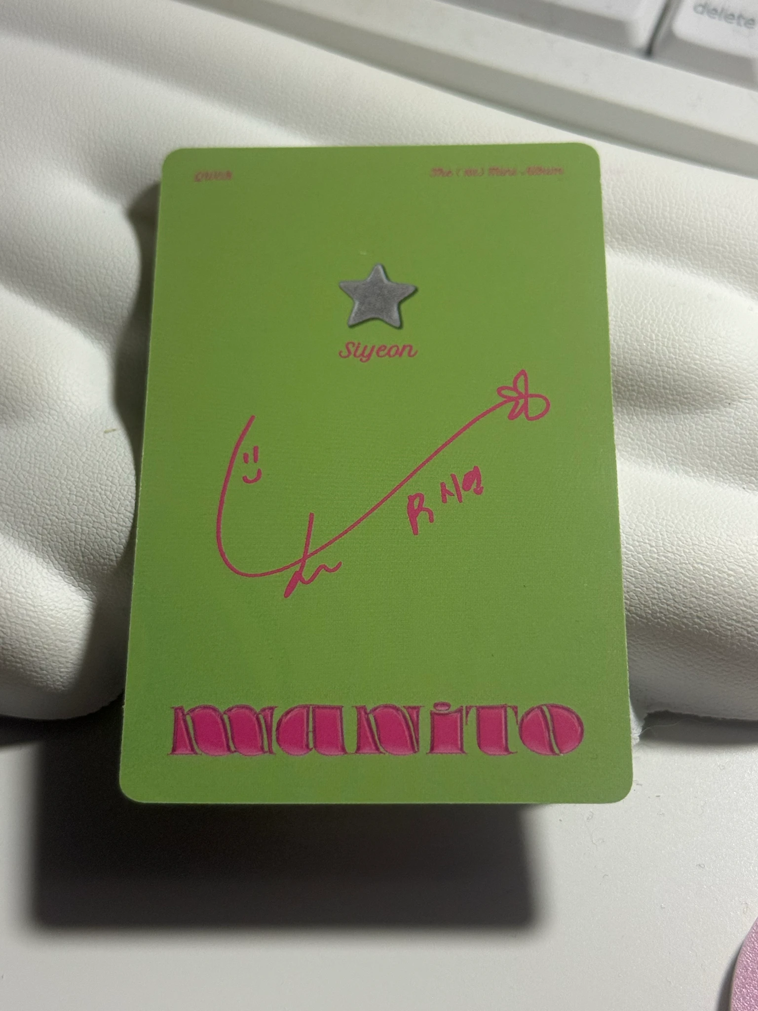 QWER Siyeon QWER - Siyeon - Manito Album album photocard listing photo 2