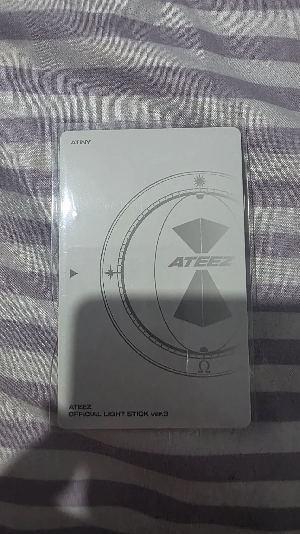ATEEZ Hongjoong ATEEZ - Hongjoong - OFFICIAL LIGHT STICK VER.3 Other merch photocard lightstick listing photo 2