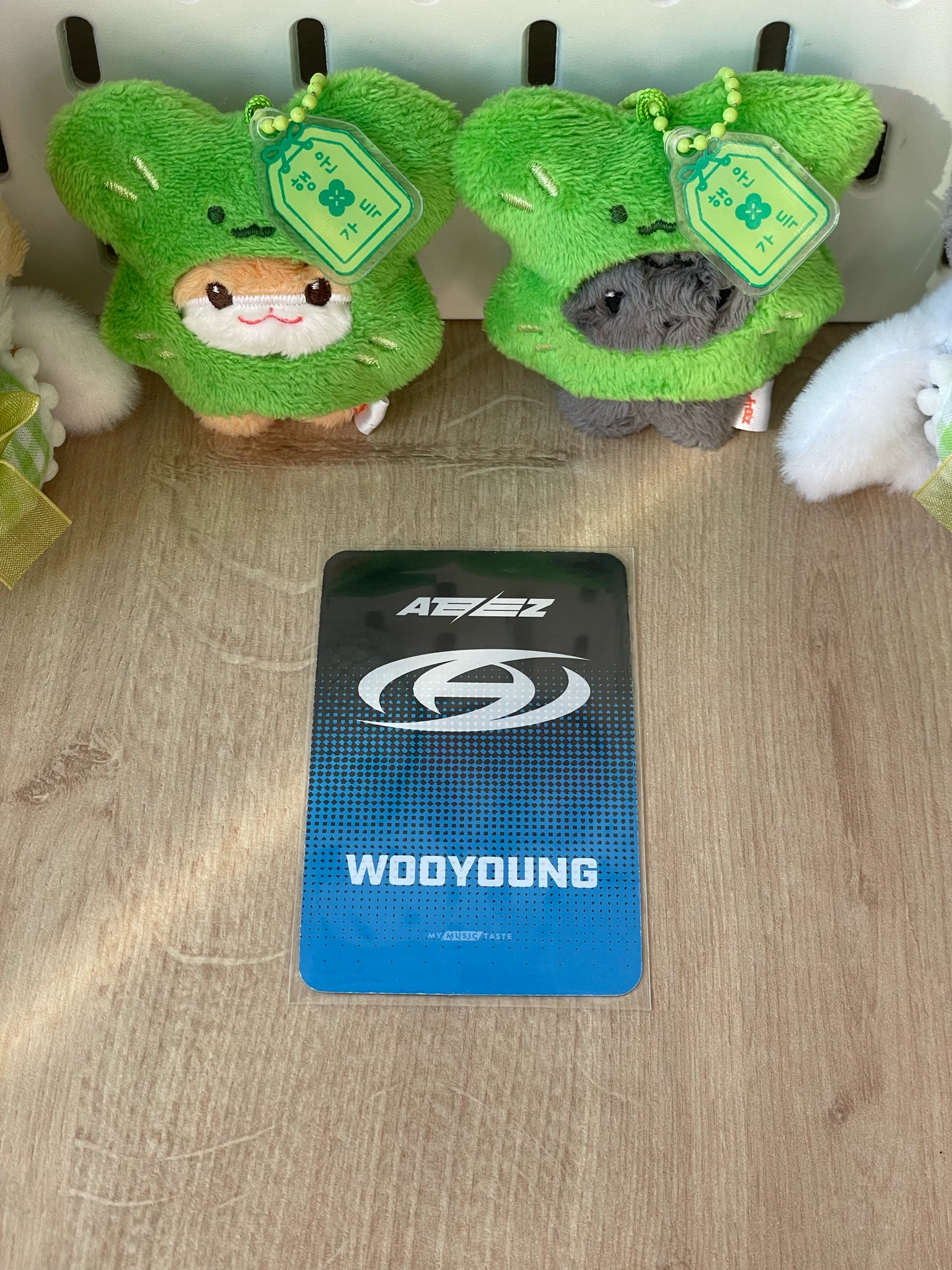 ATEEZ Wooyoung ATEEZ - Wooyoung - THE WORLD EP.2 : OUTLAW Album mymusictaste (mmt) round 3 video call (fancall) pob (pre-order benefit) listing photo 2