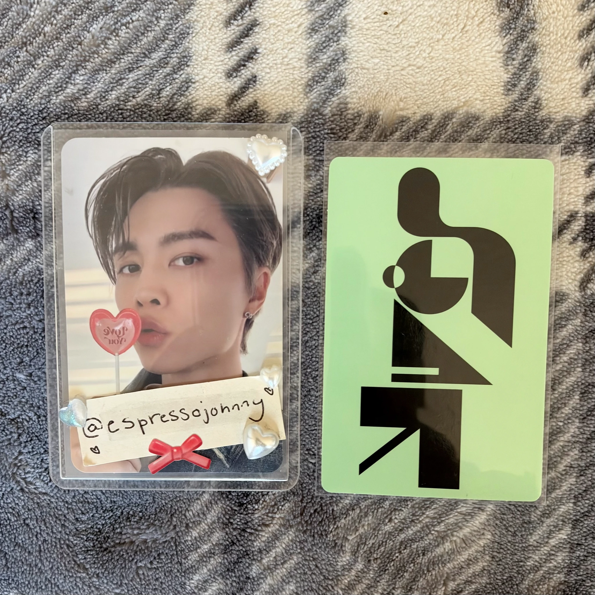Yves  Yves Yves  - Yves - LOOP Album Version 2 album photocard listing photo 2
